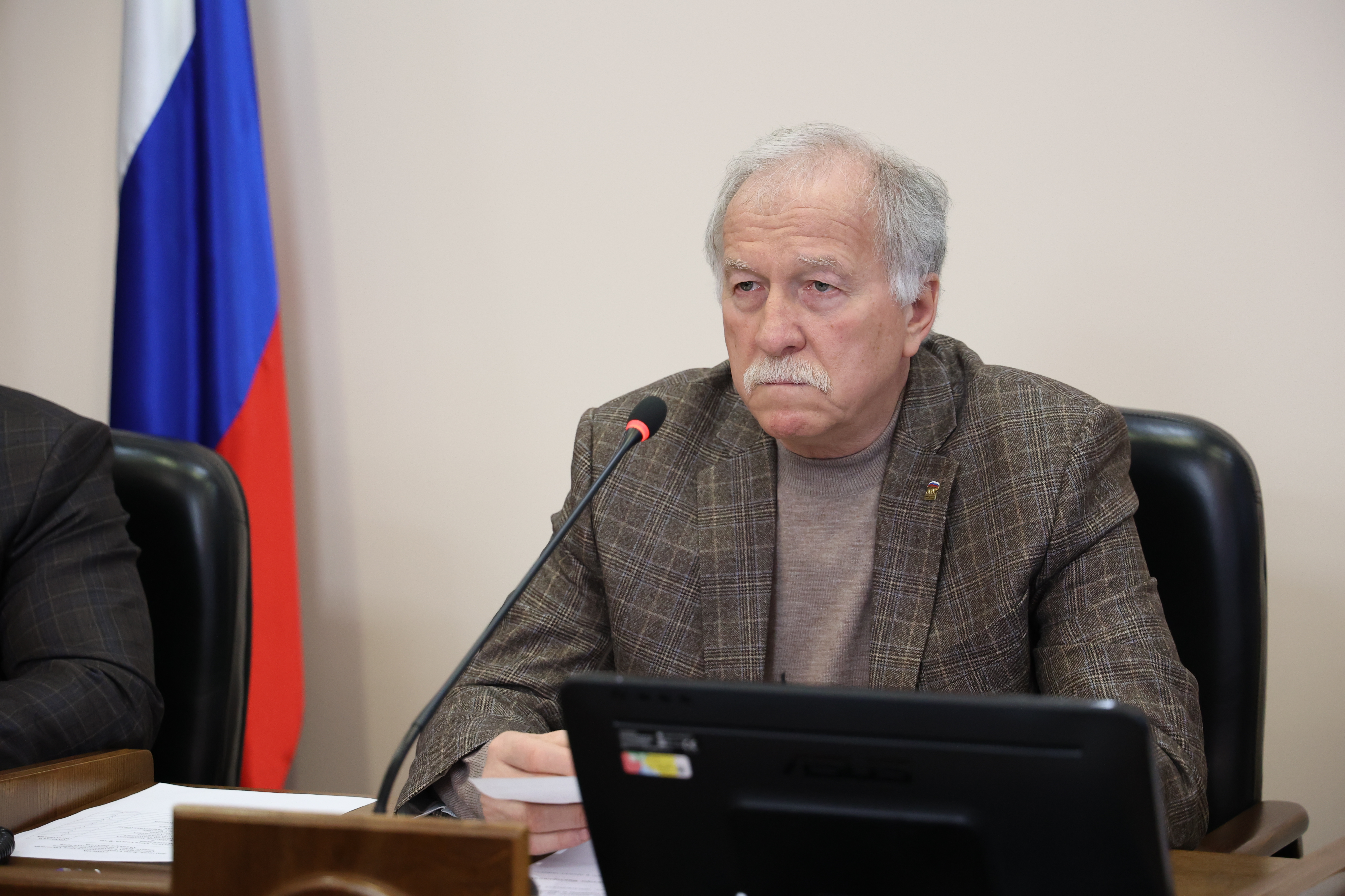 Утверждена повестка январского заседания Думы края