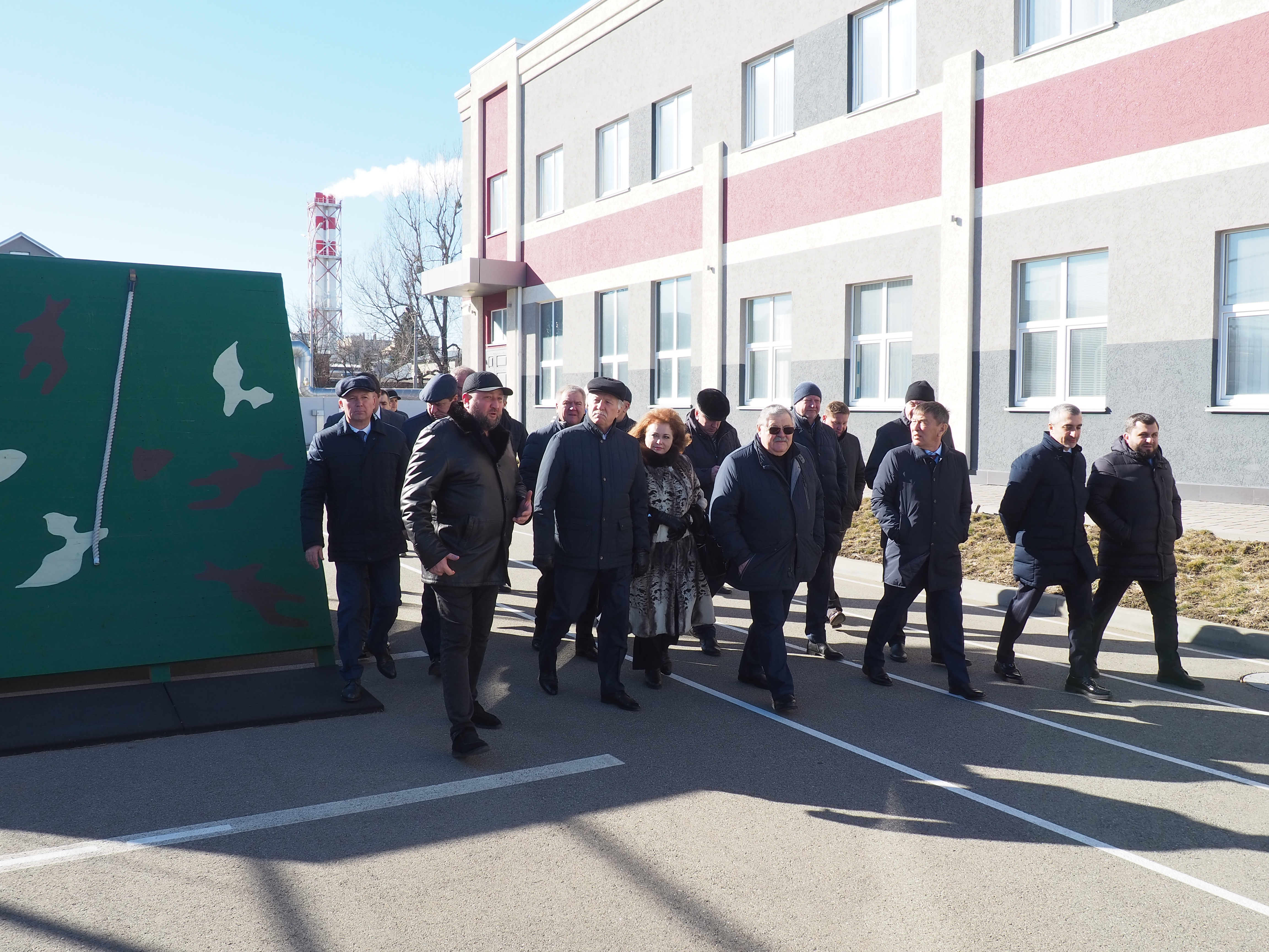 Краевые законодатели посетили центр военно-спортивной подготовки и патриотического воспитания