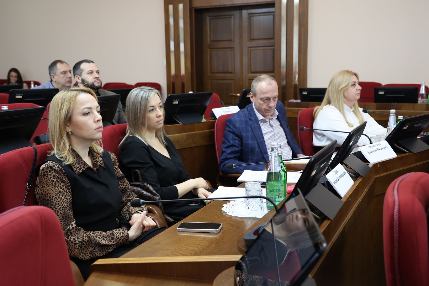В краевой Думе обсудили эффективность действующих региональных законодательных ограничений по продаже алкоголя