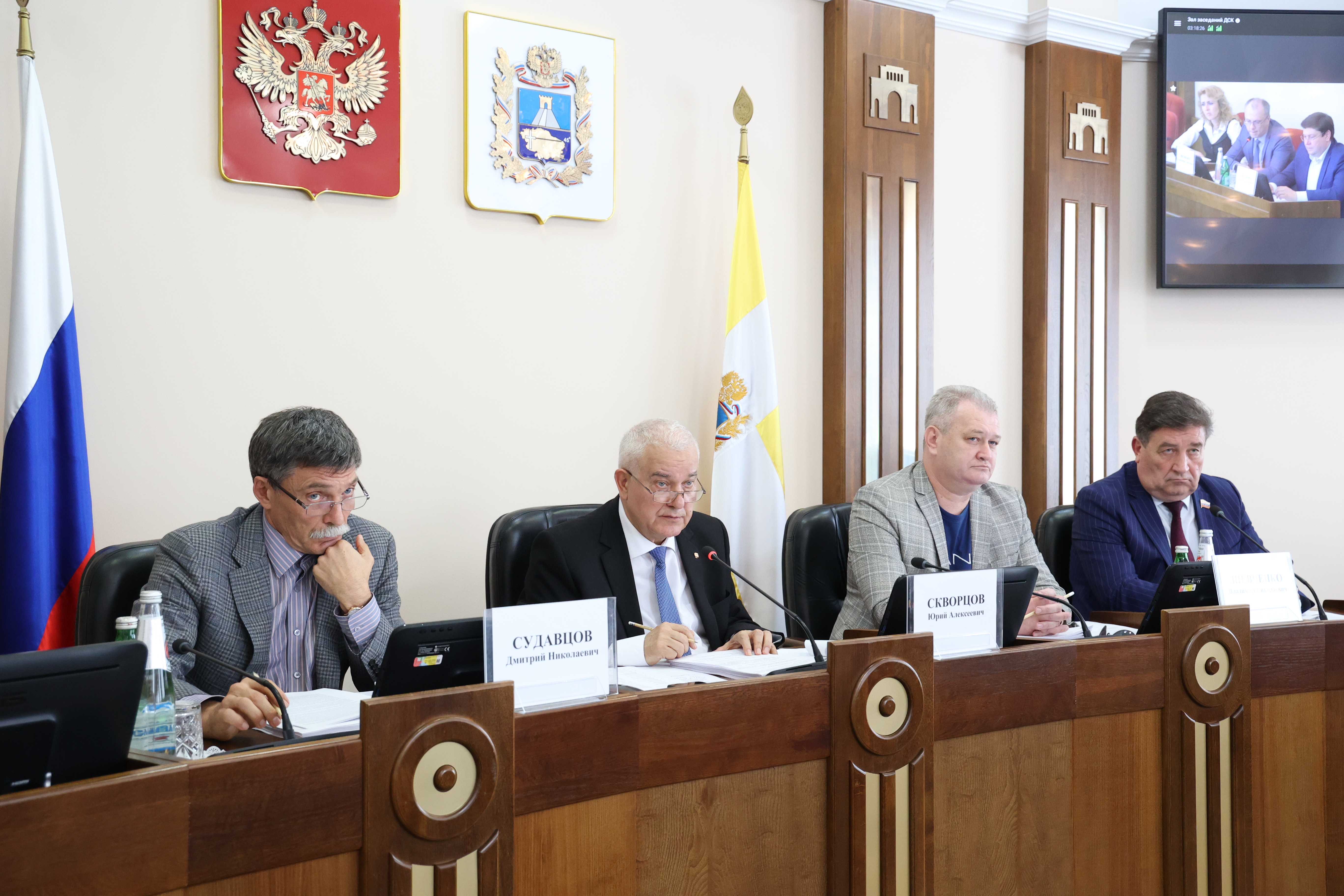 Депутаты работают над изменениями краевого законодательства в рамках подготовки к заседанию Думы