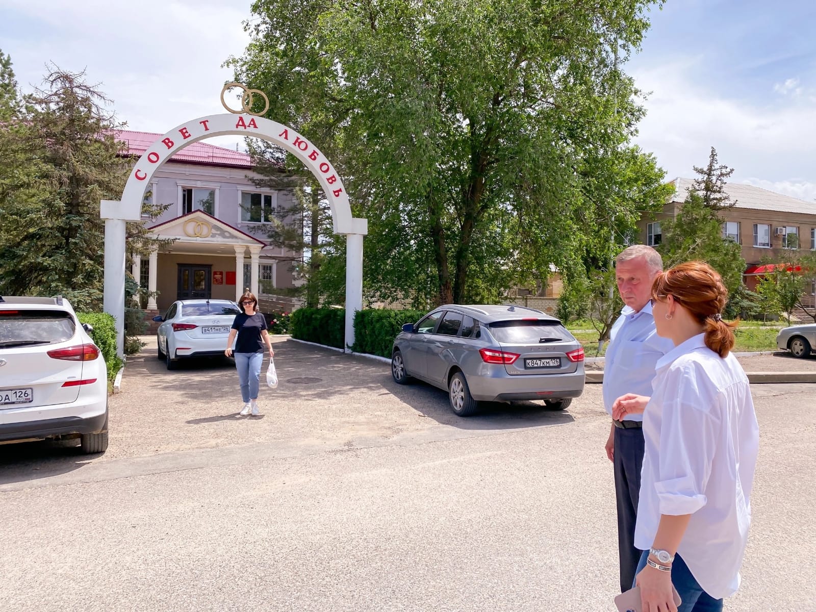 Ольга Дроздова проконтролировала ход работ на социально-значимых объектах Арзгирского округа