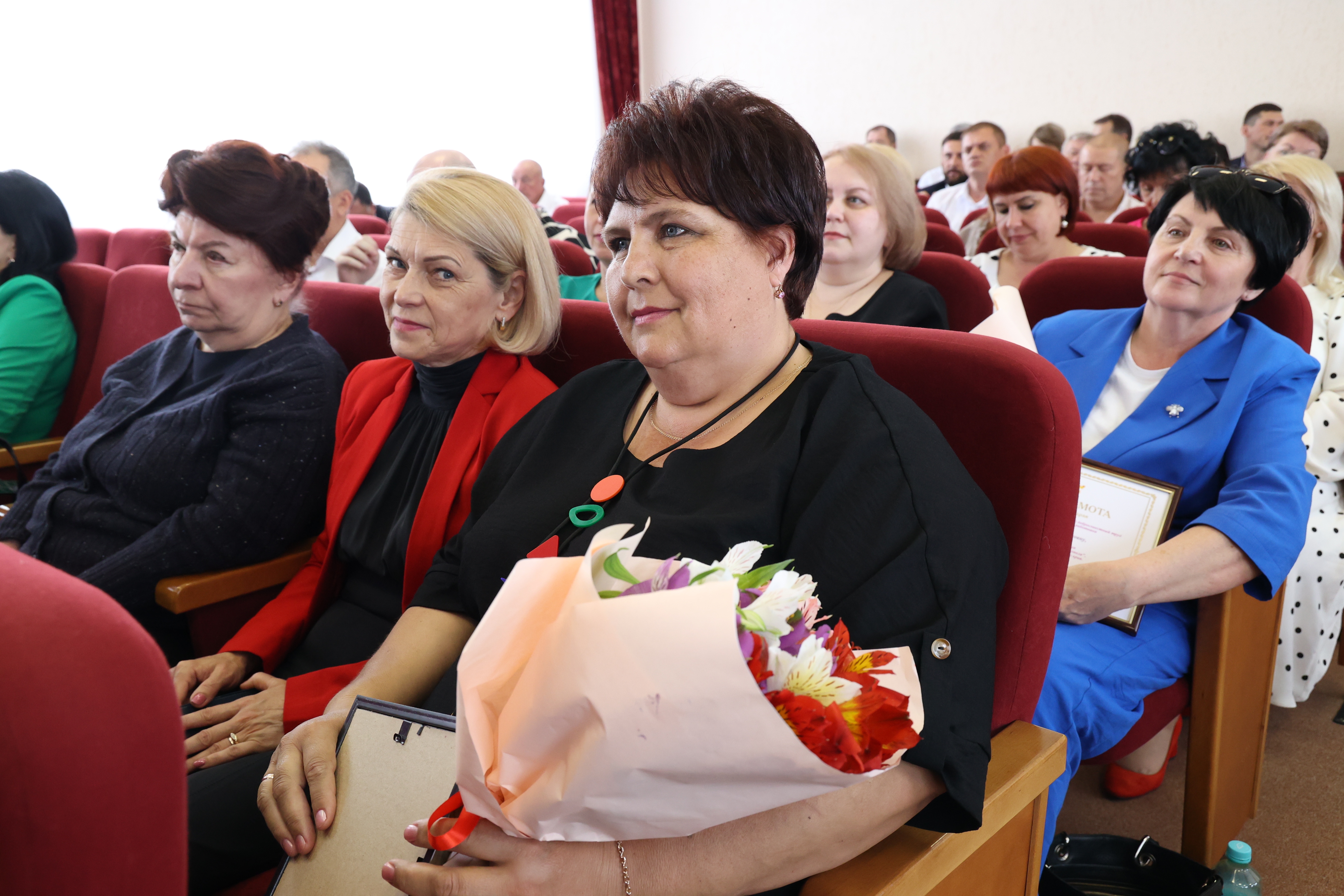 Лучшим социальным работникам Ставрополья вручены награды краевой Думы