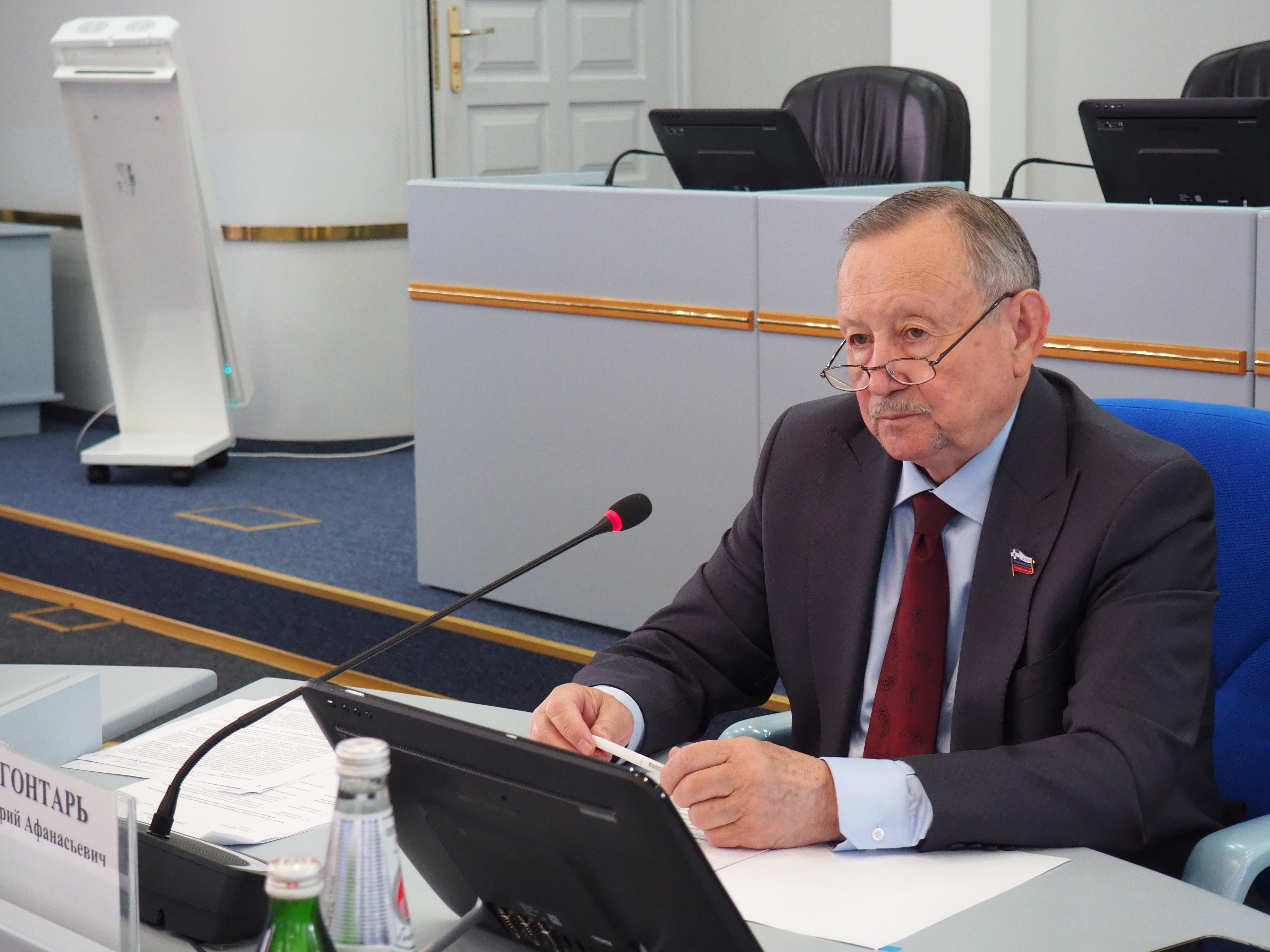 Депутаты приступили к совершенствованию краевого законодательства по защите прав и законных интересов несовершеннолетних