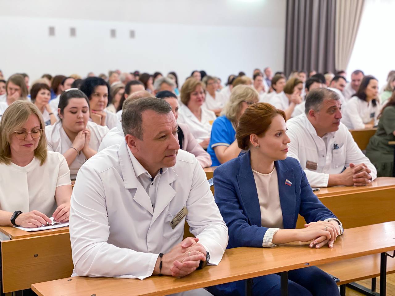 Сотрудникам Городской больницы скорой помощи Ставрополя вручены награды краевой Думы