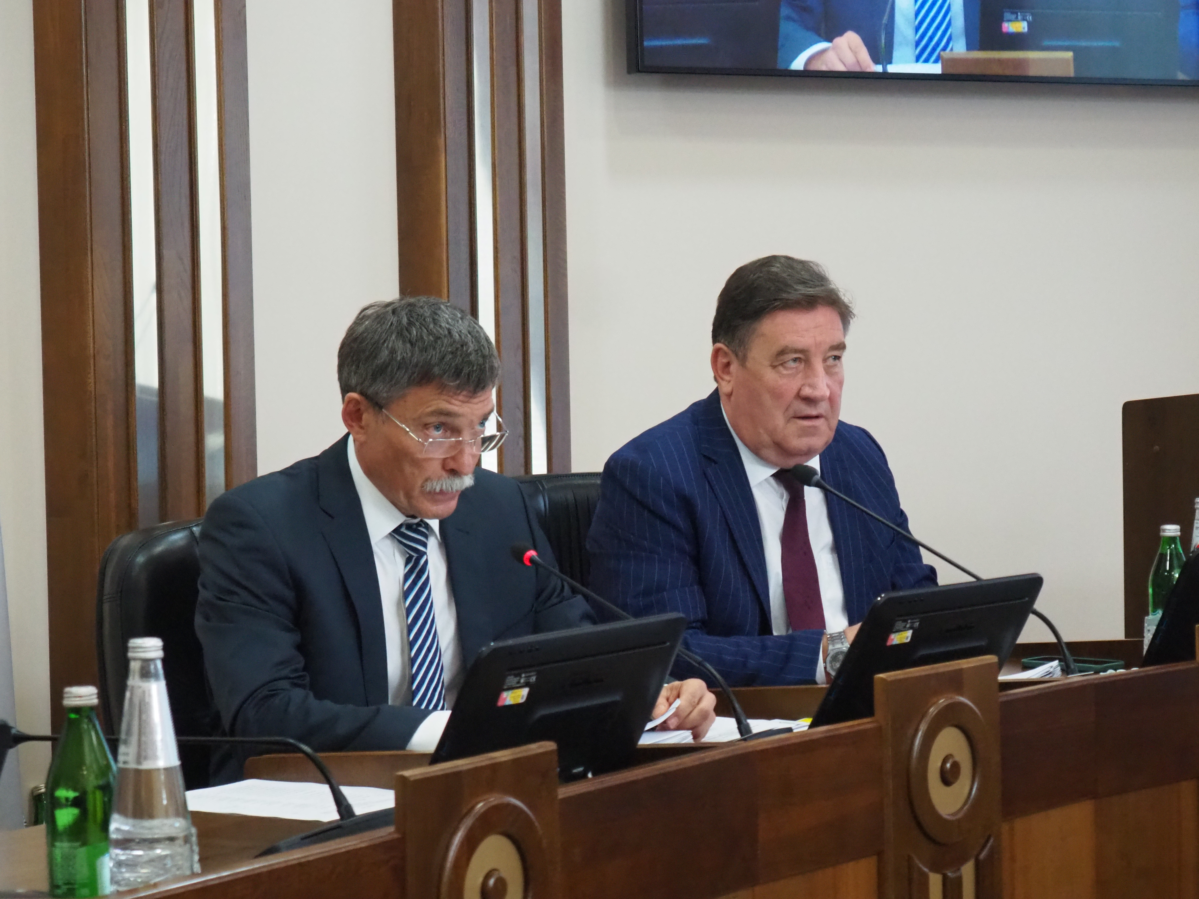 На июньском заседании Думы краевые депутаты установили налоговую льготу и приняли изменения в ряд региональных законов