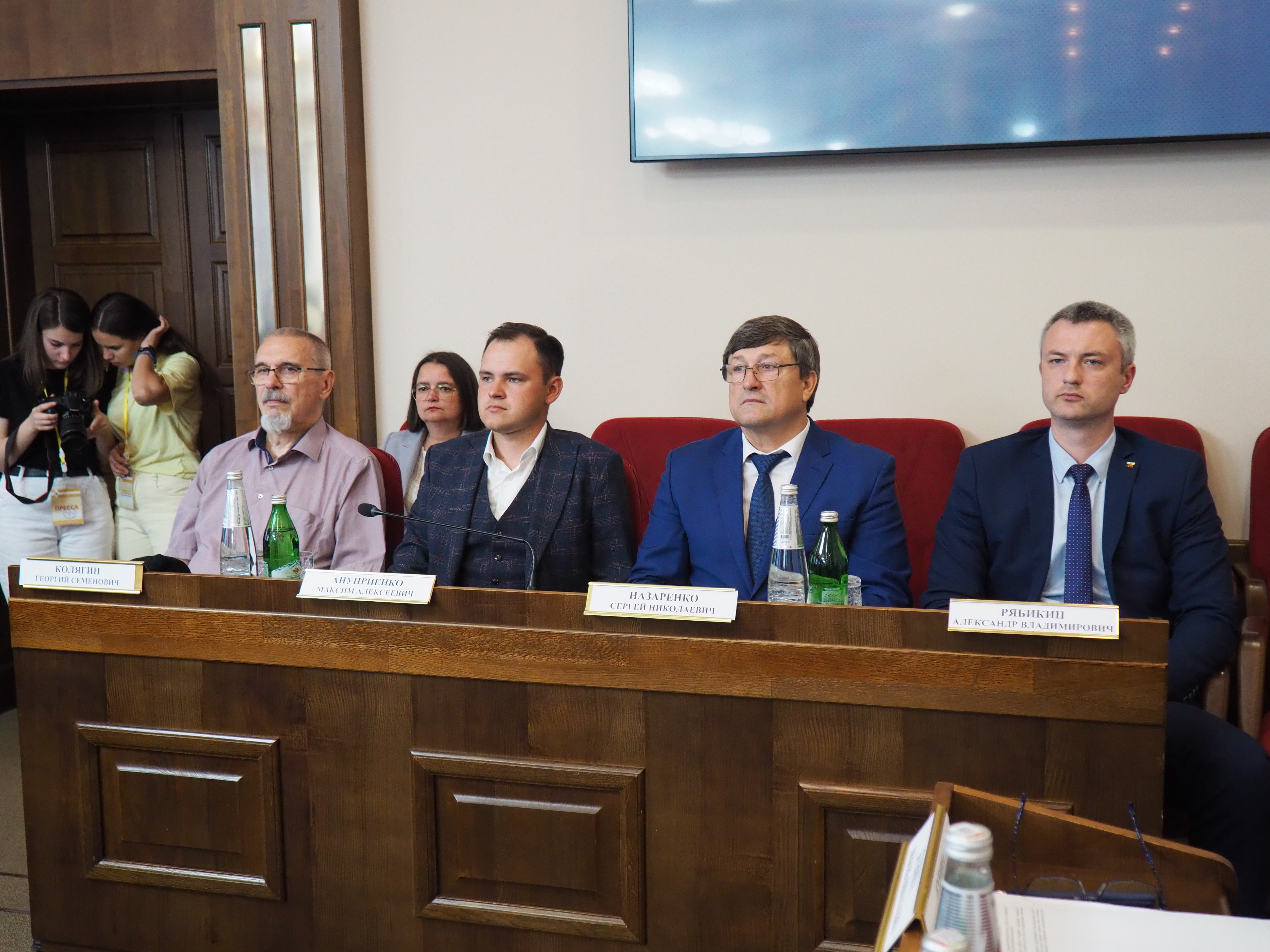На июньском заседании Думы краевые депутаты установили налоговую льготу и приняли изменения в ряд региональных законов