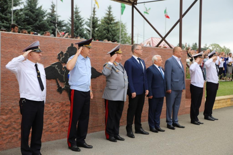 Сергей Шевелев поздравил выпускников ставропольского филиала Краснодарского университета МВД России