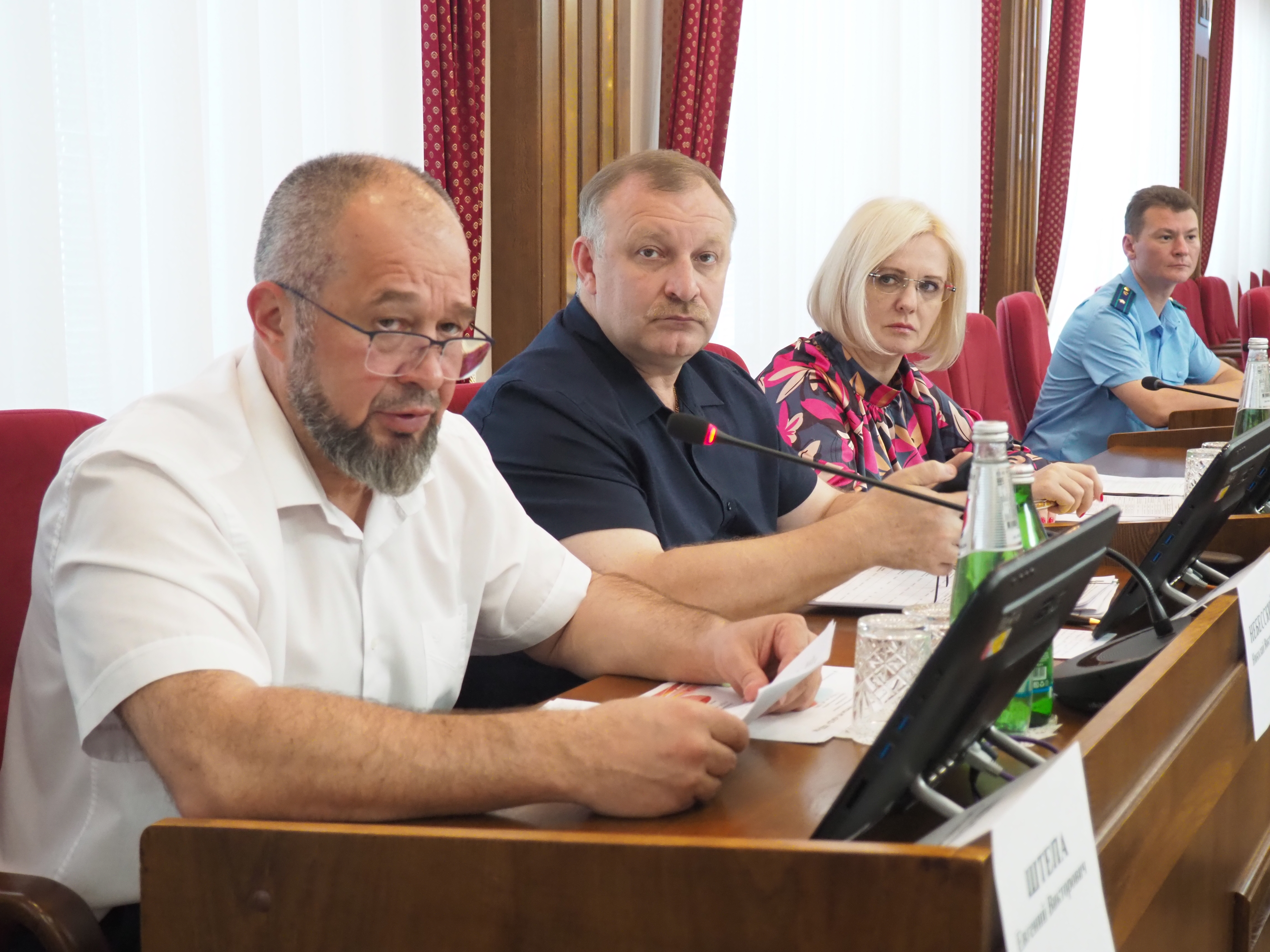 Краевые депутаты обеспокоены затянувшимися сроками дорожных работ и благоустройства в муниципальных образованиях