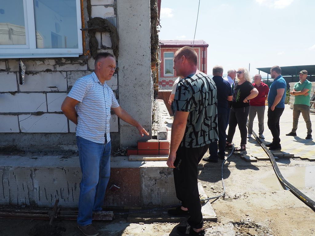 Депутаты призвали завершить строительство школы и детских садов в Кочубеевском округе