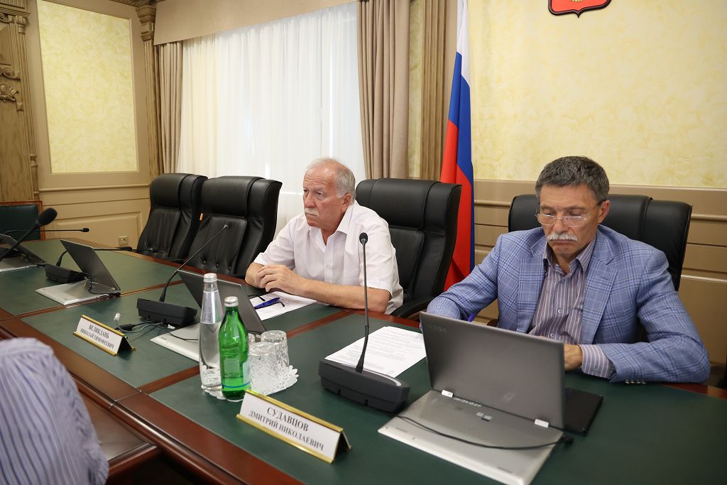 Краевые законодатели рассмотрели актуальные вопросы социально-экономического развития региона
