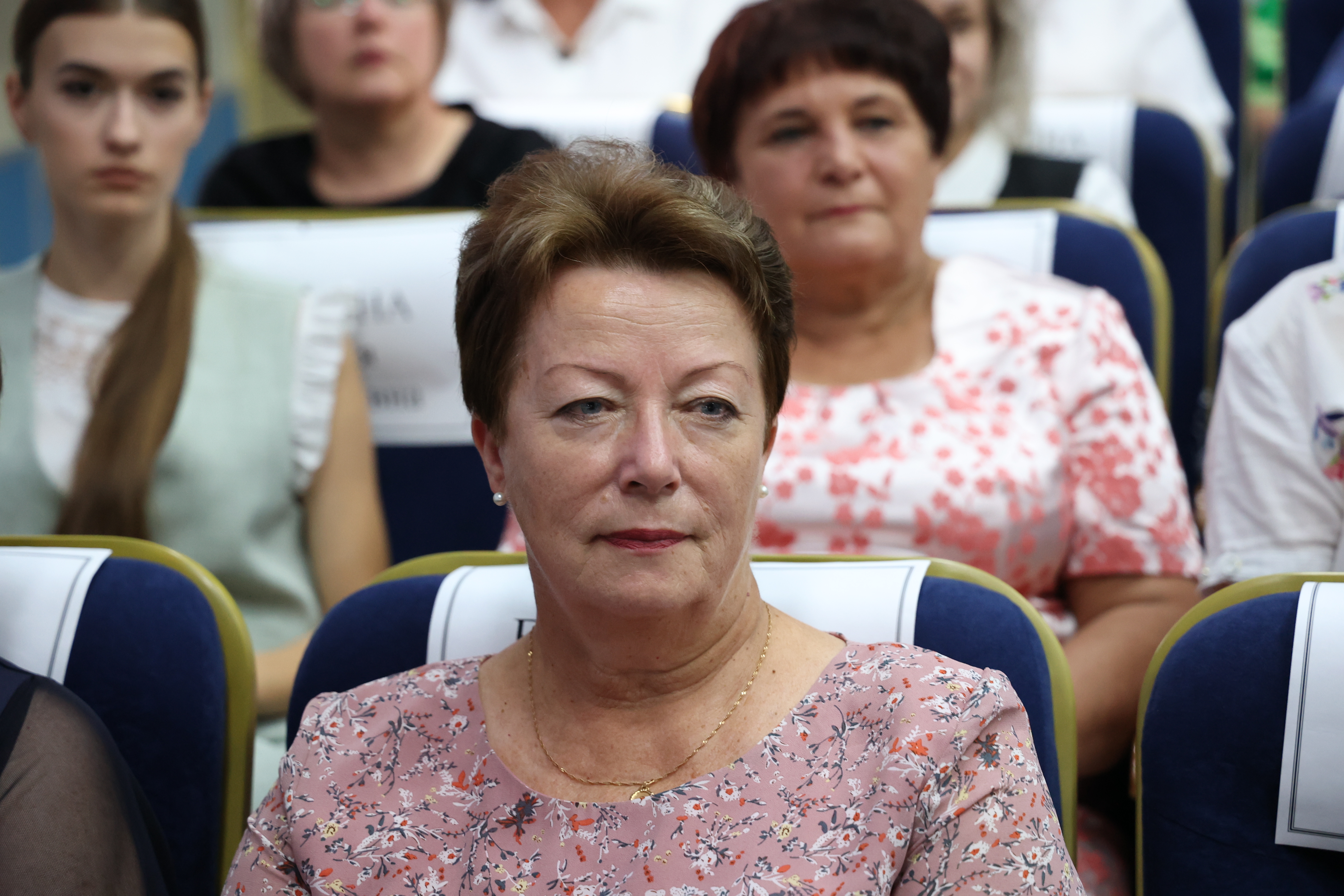 Николай Великдань наградил учителей на августовской педагогической конференции в Труновском округе