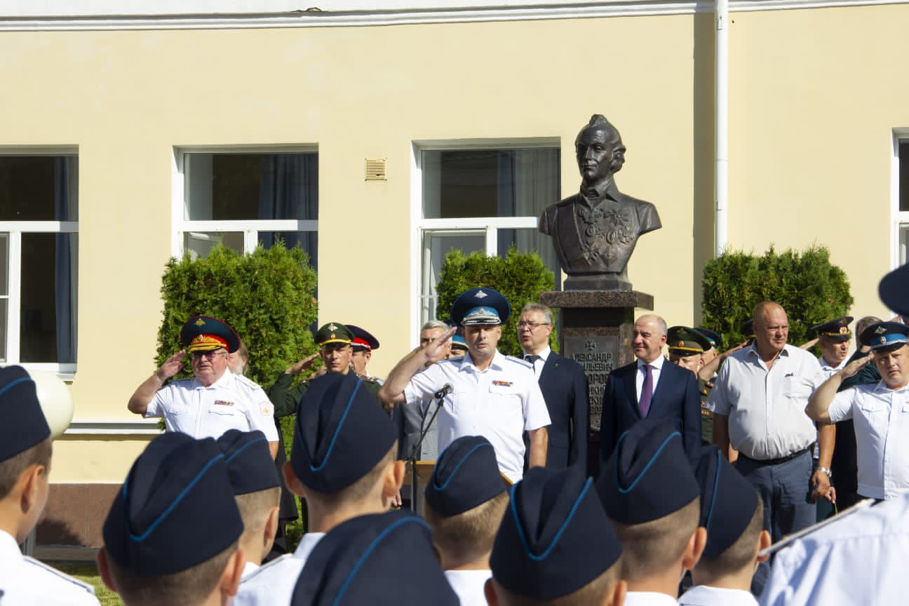 Депутаты Думы поздравили ставропольских школьников и студентов с началом нового учебного года