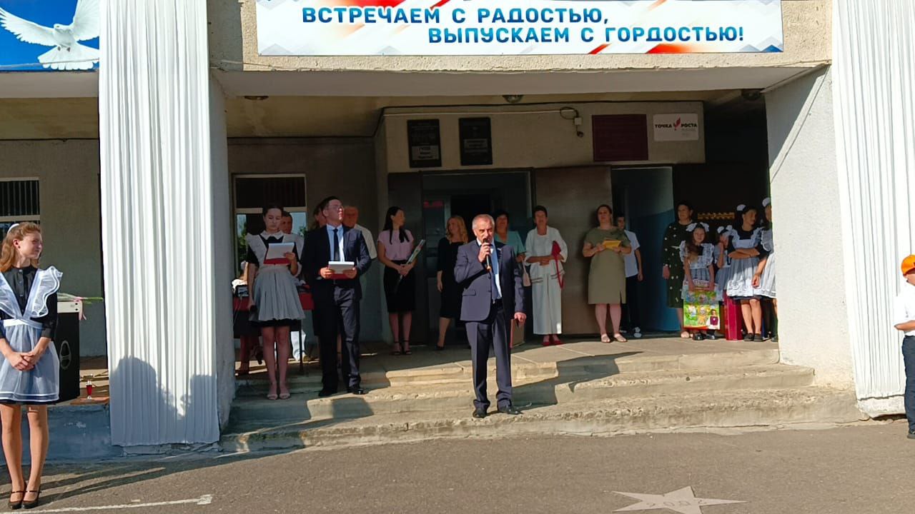 Депутаты Думы поздравили ставропольских школьников и студентов с началом нового учебного года