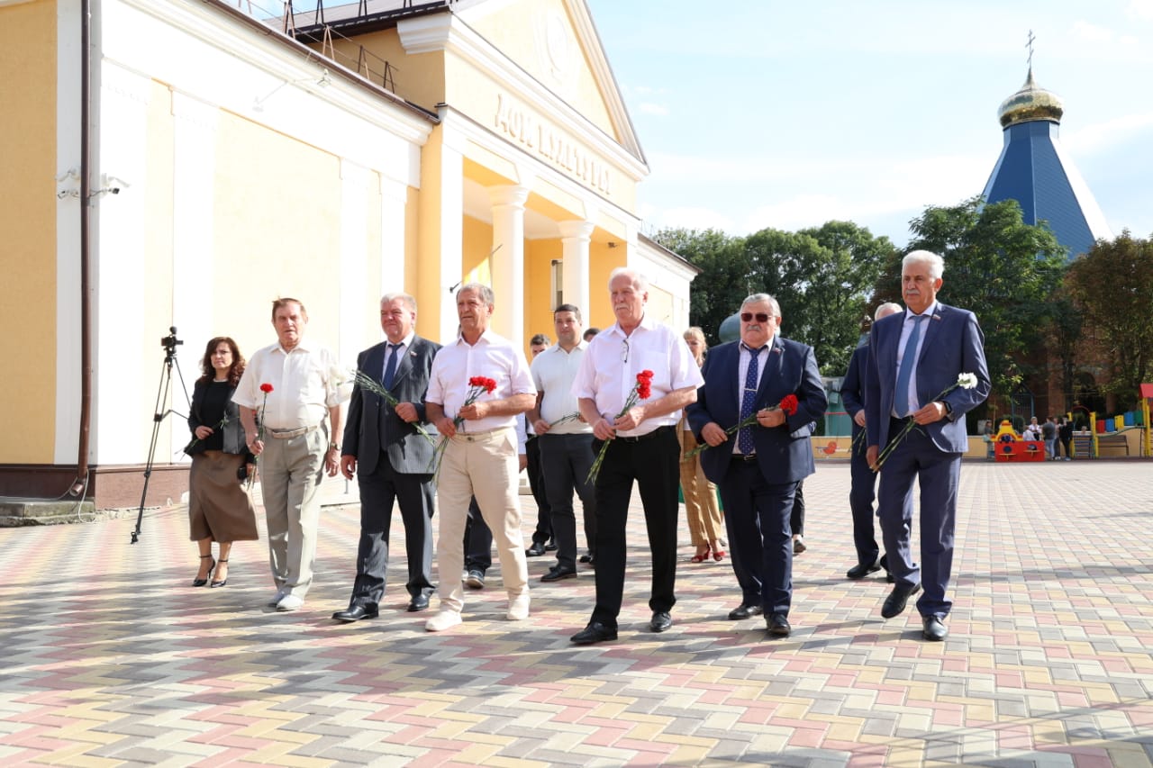 Николай Великдань принял участие в творческом вечере  памяти Расула Гамзатова