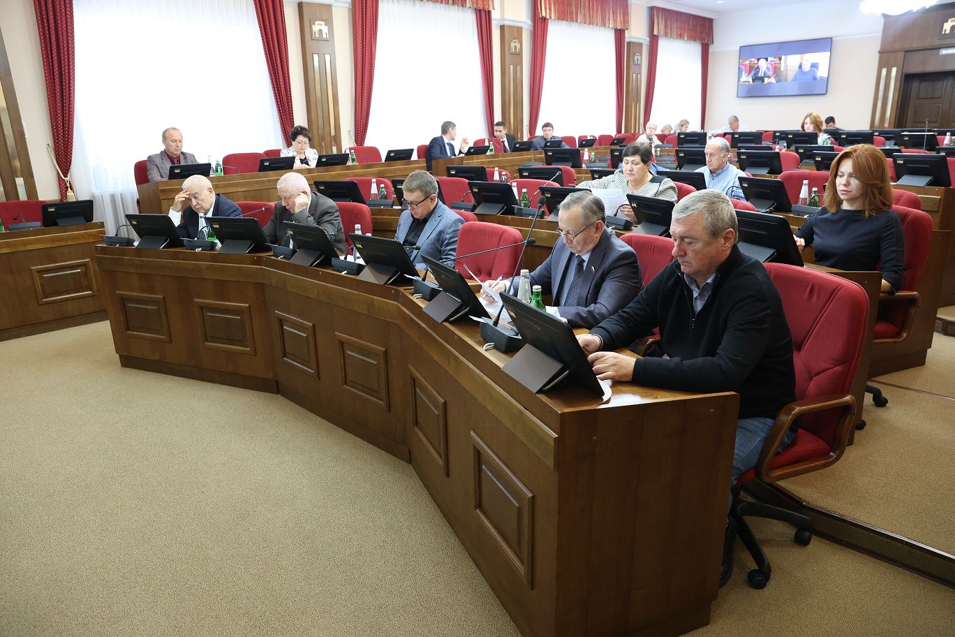 Утверждена повестка октябрьского заседания Думы