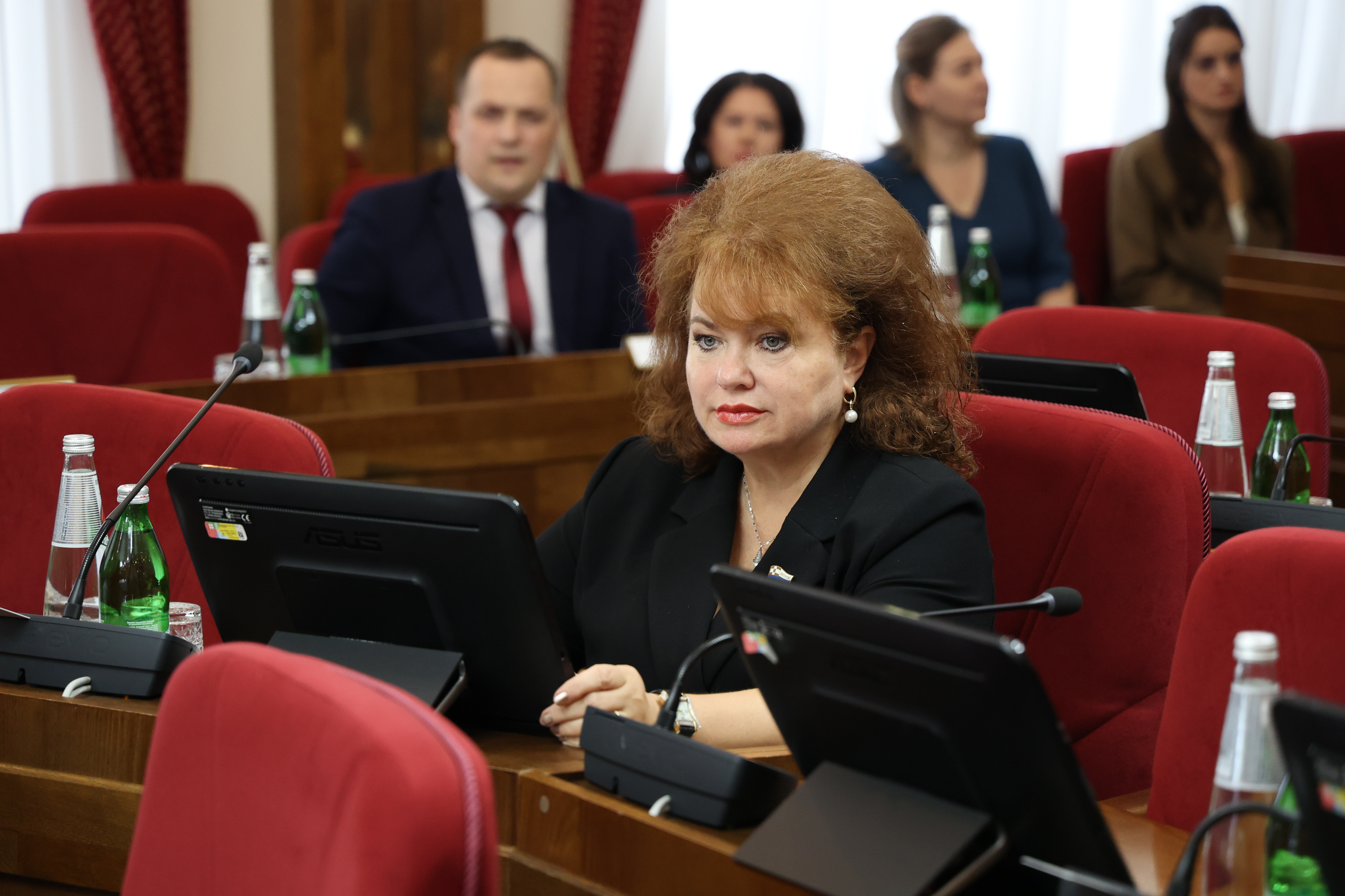Приняты изменения в краевой закон "О некоторых мерах по защите прав и законных интересов несовершеннолетних"