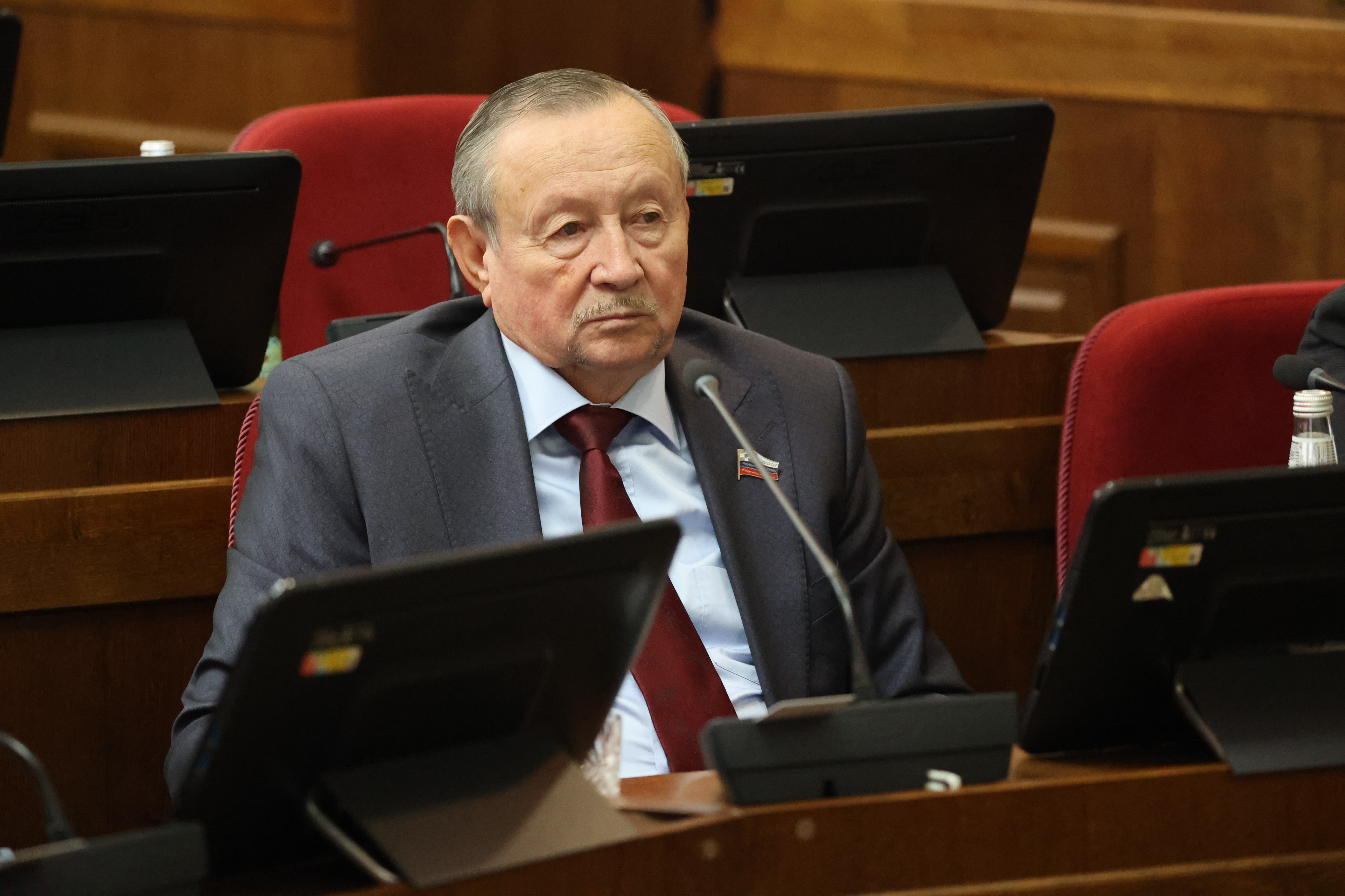 Приняты изменения в краевой закон "О некоторых мерах по защите прав и законных интересов несовершеннолетних"