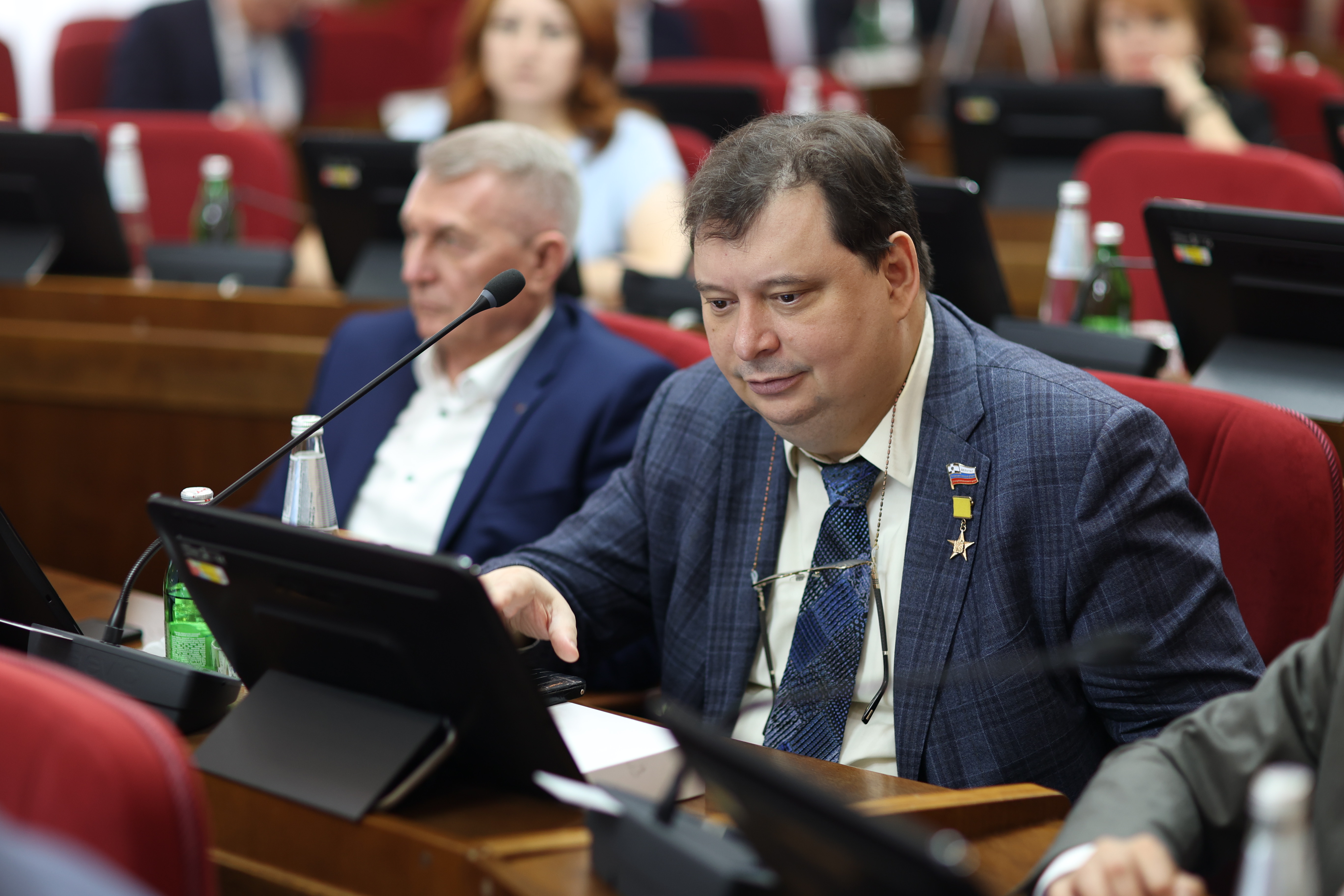 Краевая Дума приняла закон о единовременной выплате гражданам, заключившим контракт о прохождении военной службы