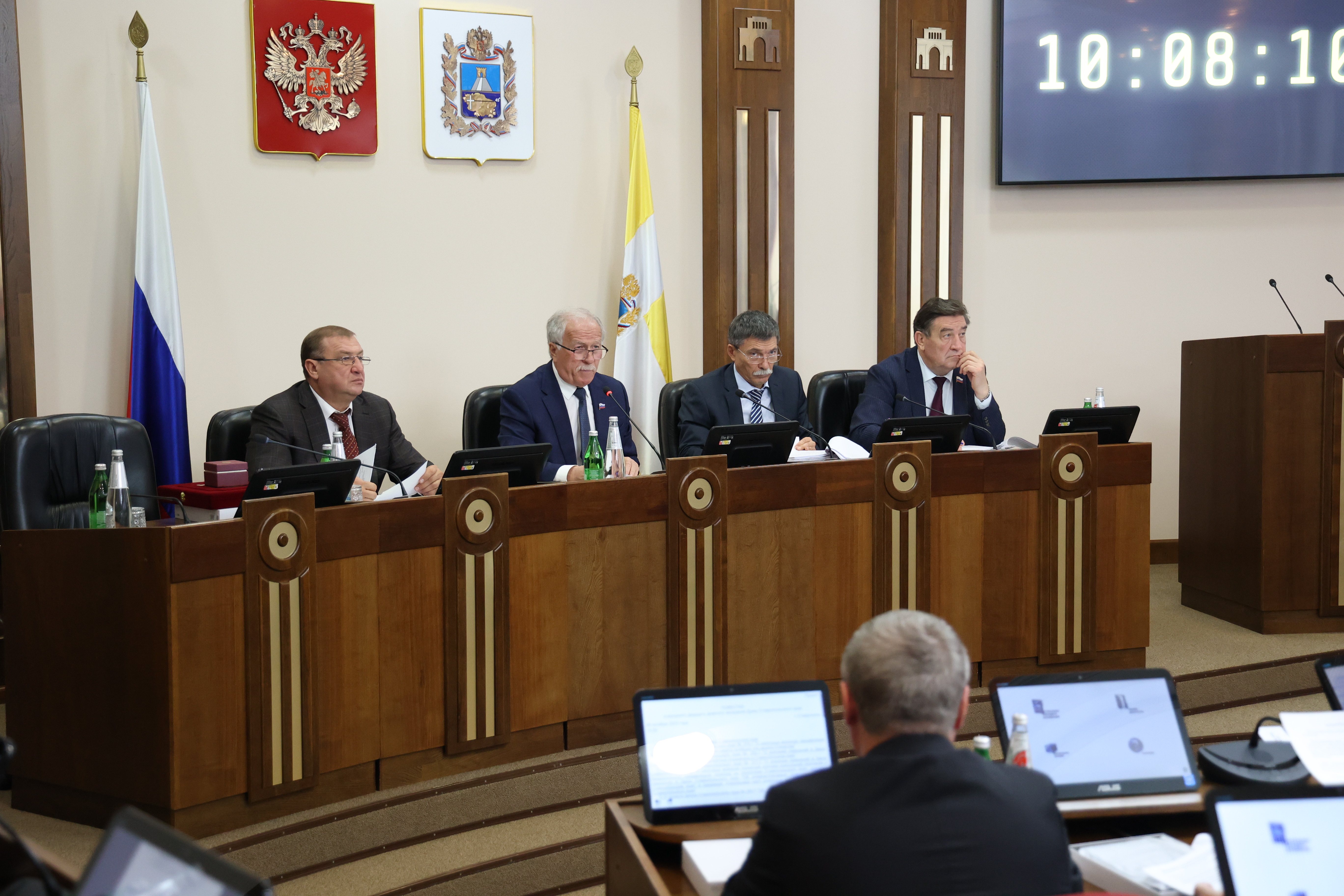 На октябрьском заседании Думы Ставрополья приняты изменения в ряд краевых законов