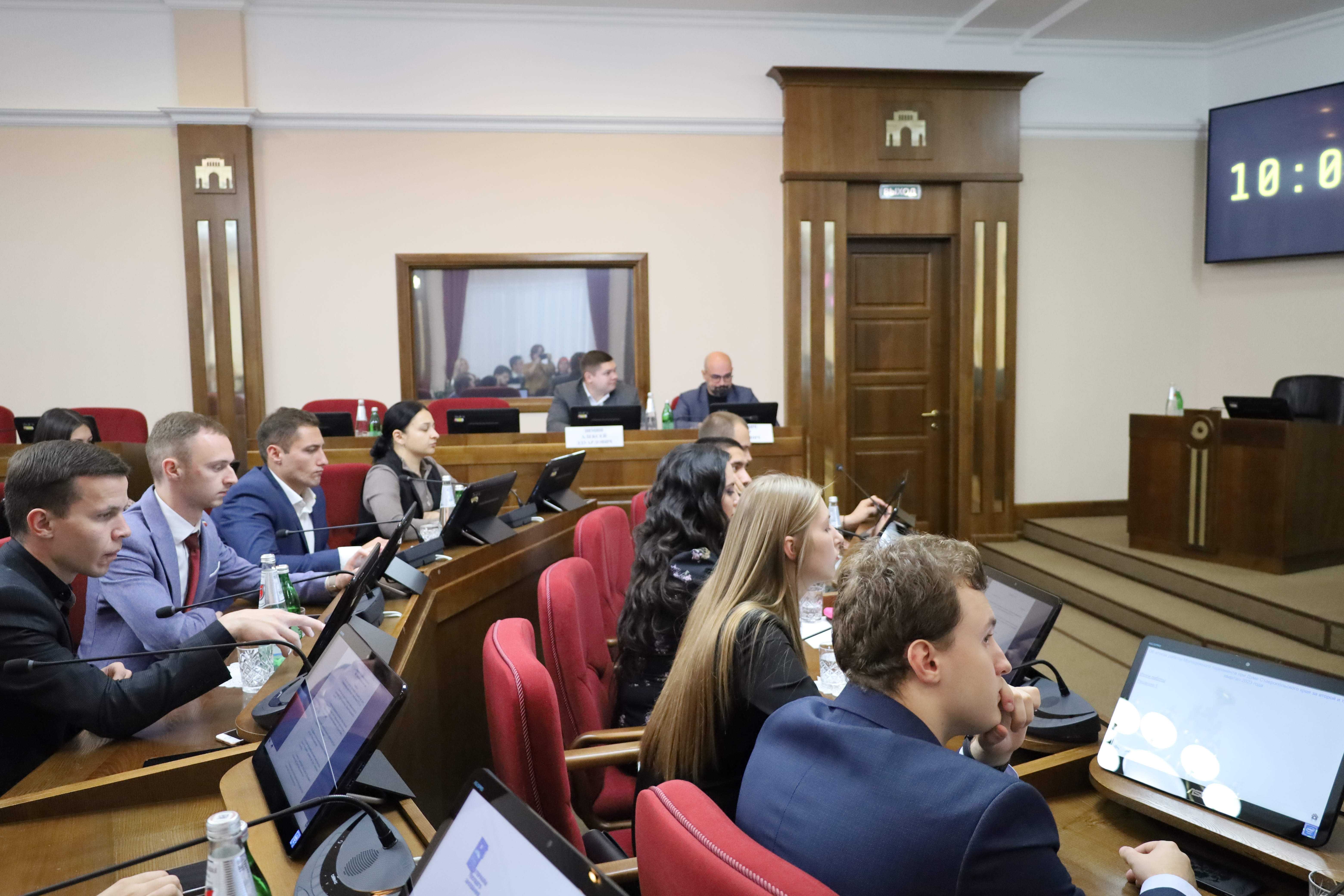Молодые парламентарии подвели промежуточные итоги работы