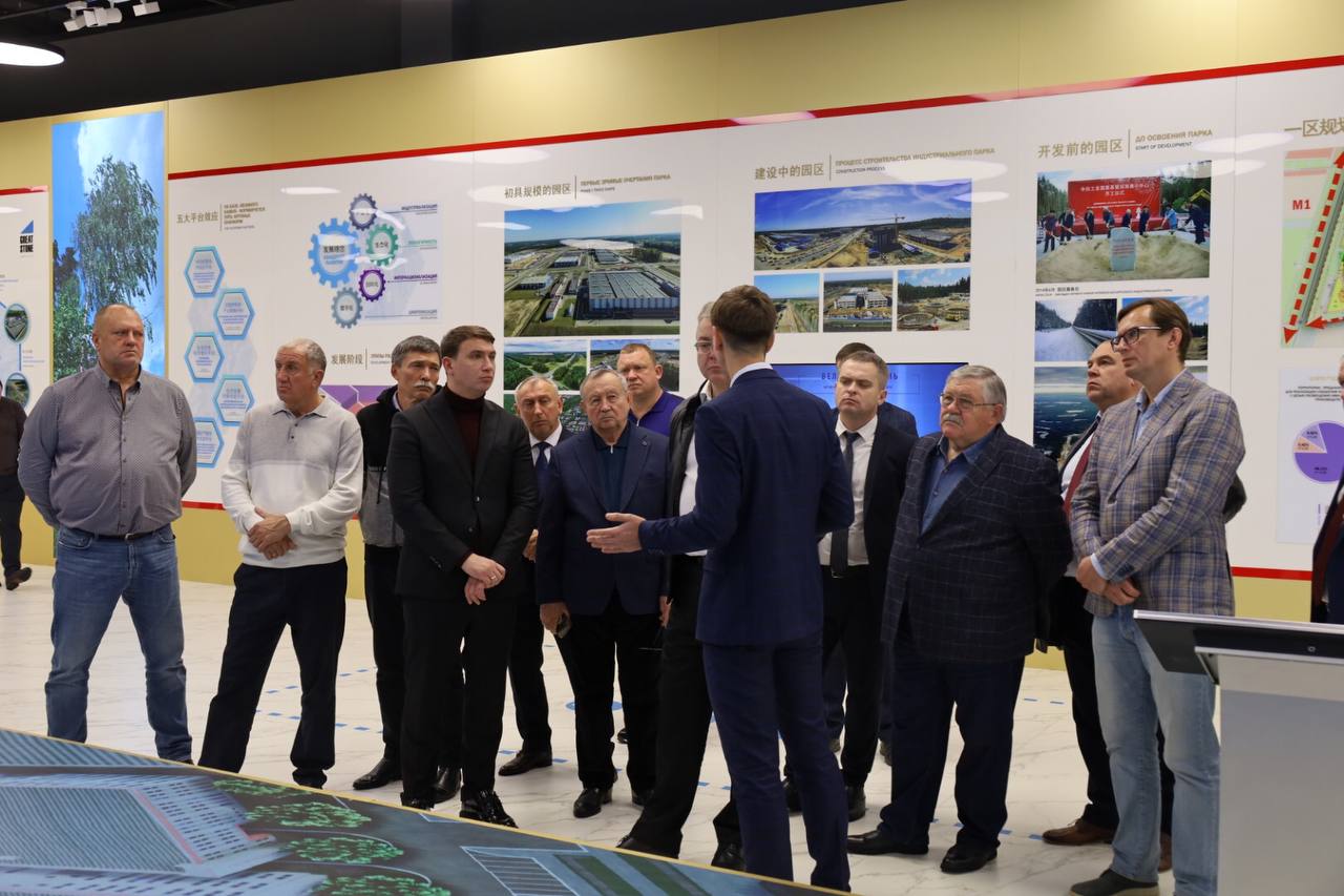 Краевые депутаты ознакомились с промышленным производством Республики Беларусь