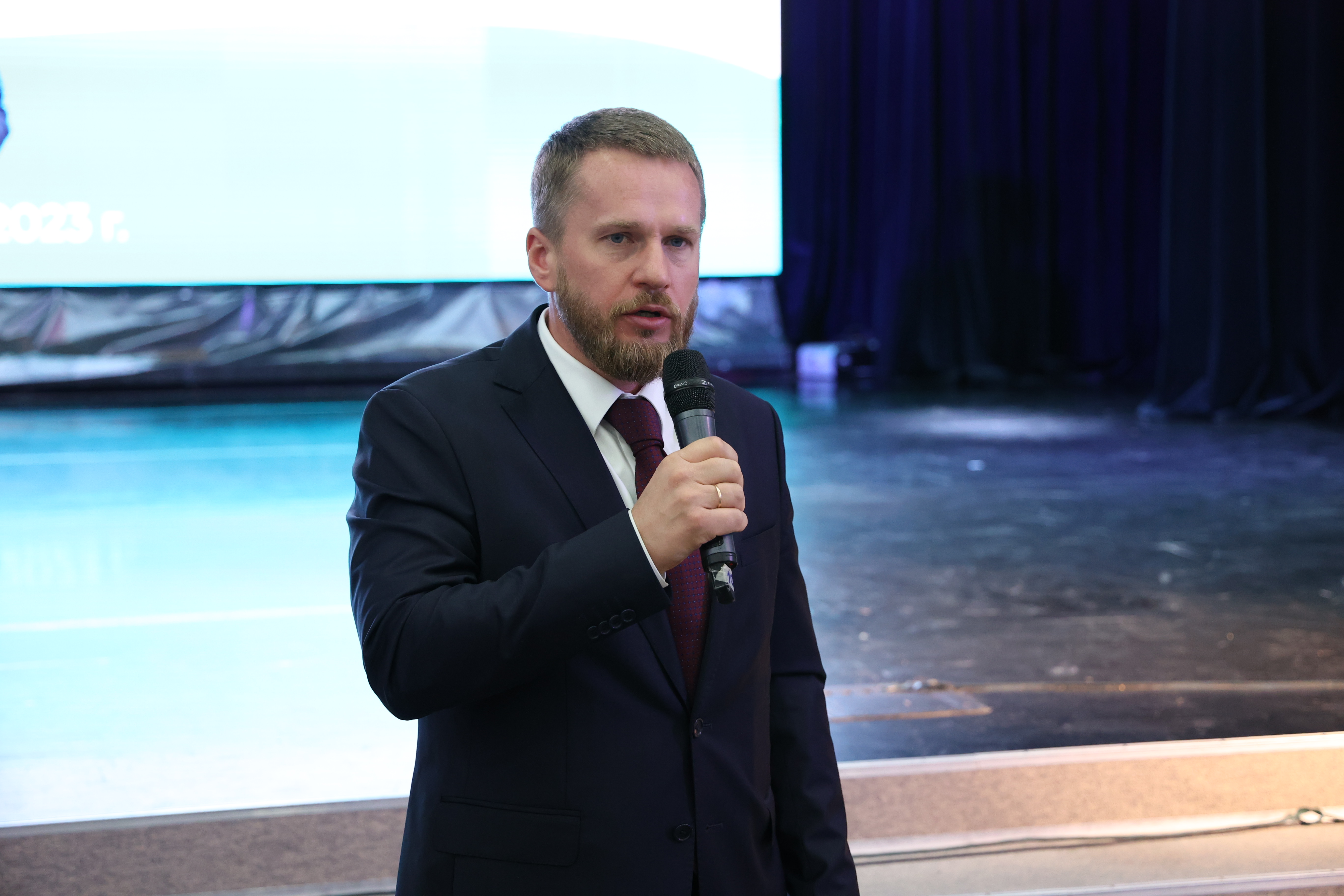 Краевые депутаты поздравили финалистов Всероссийского конкурса «УМНИК»