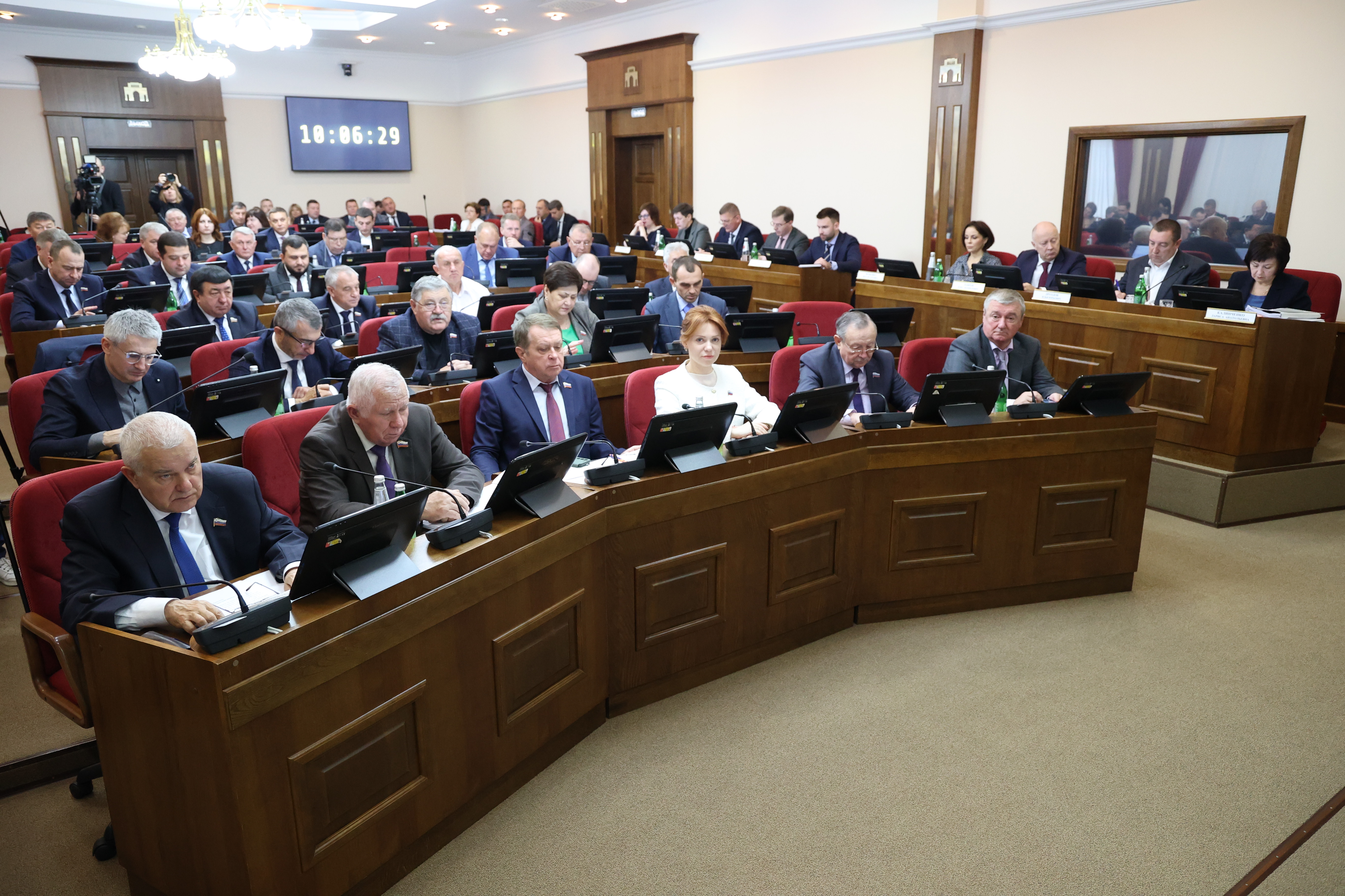 Краевая Дума приняла закон о бюджете Ставрополья на 2024 год и плановый период 2025 и 2026 годов