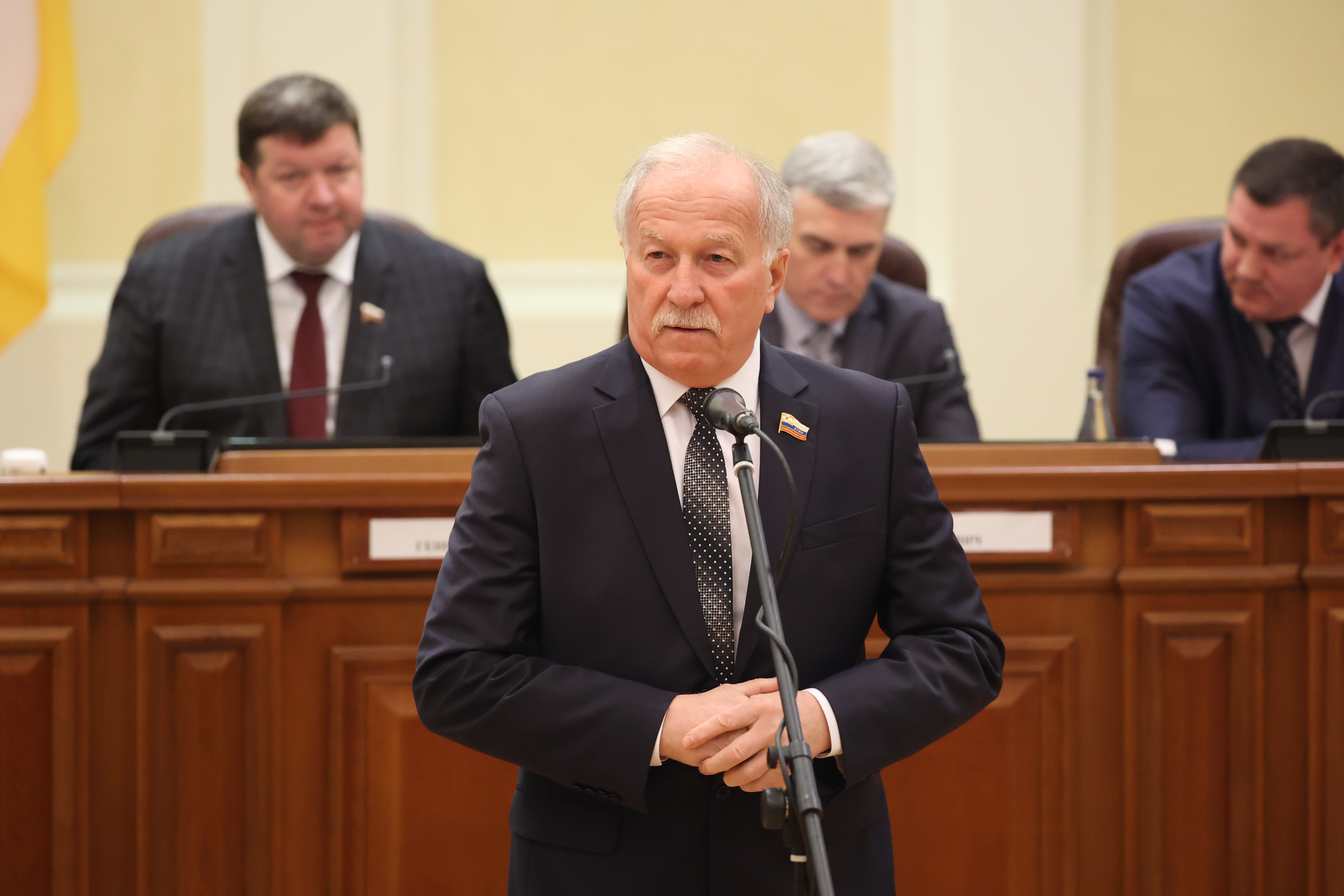 Николай Великдань вручил награды краевой Думы  лучшим юристам Ставрополья