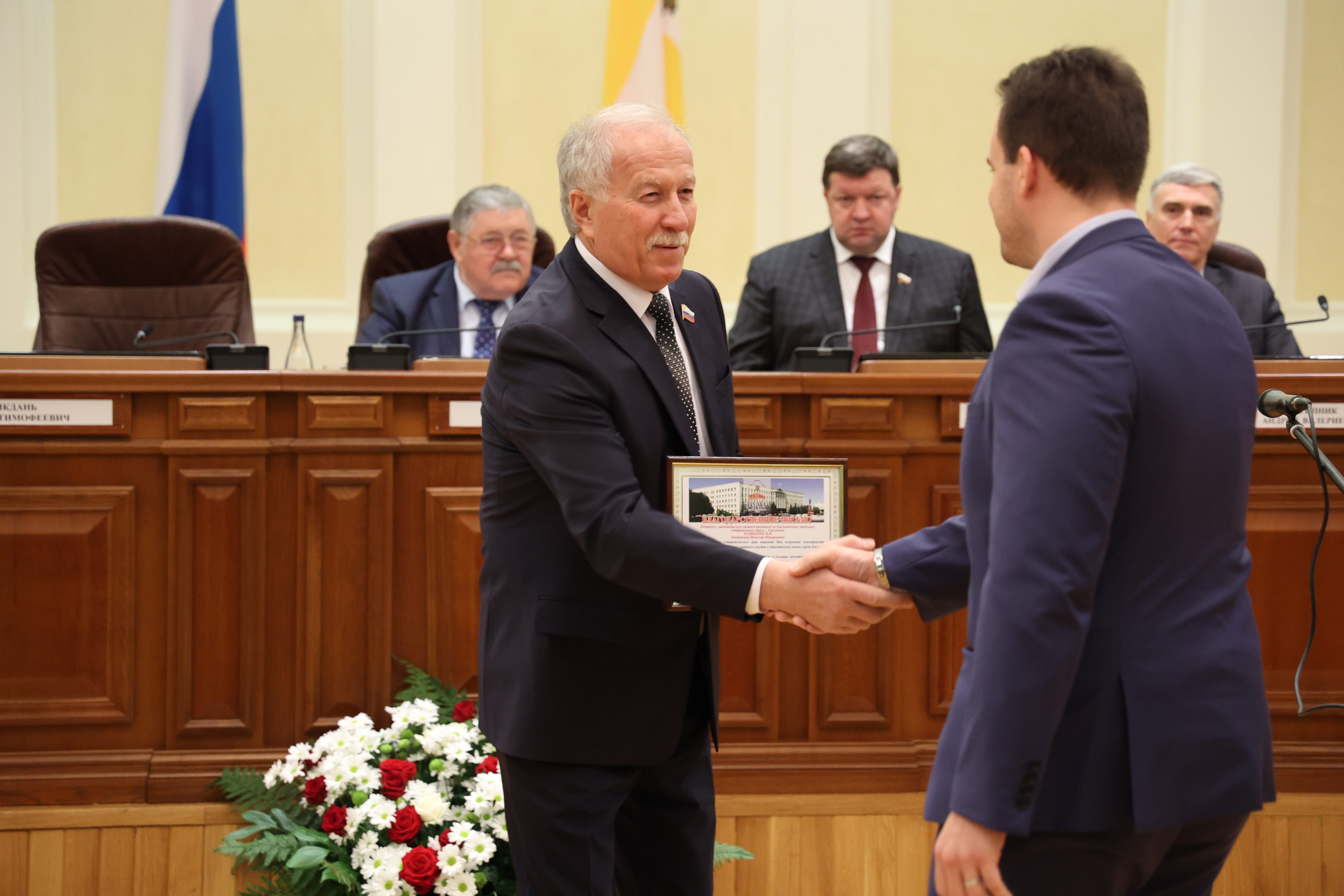 Николай Великдань вручил награды краевой Думы  лучшим юристам Ставрополья