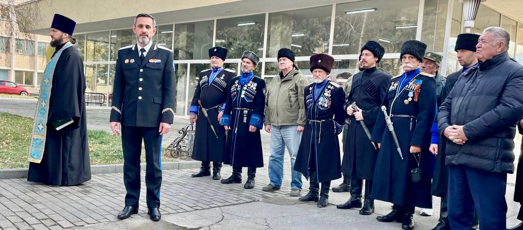 Валентин Аргашоков поздравил горячеводских казачек с Днем матери-казачки