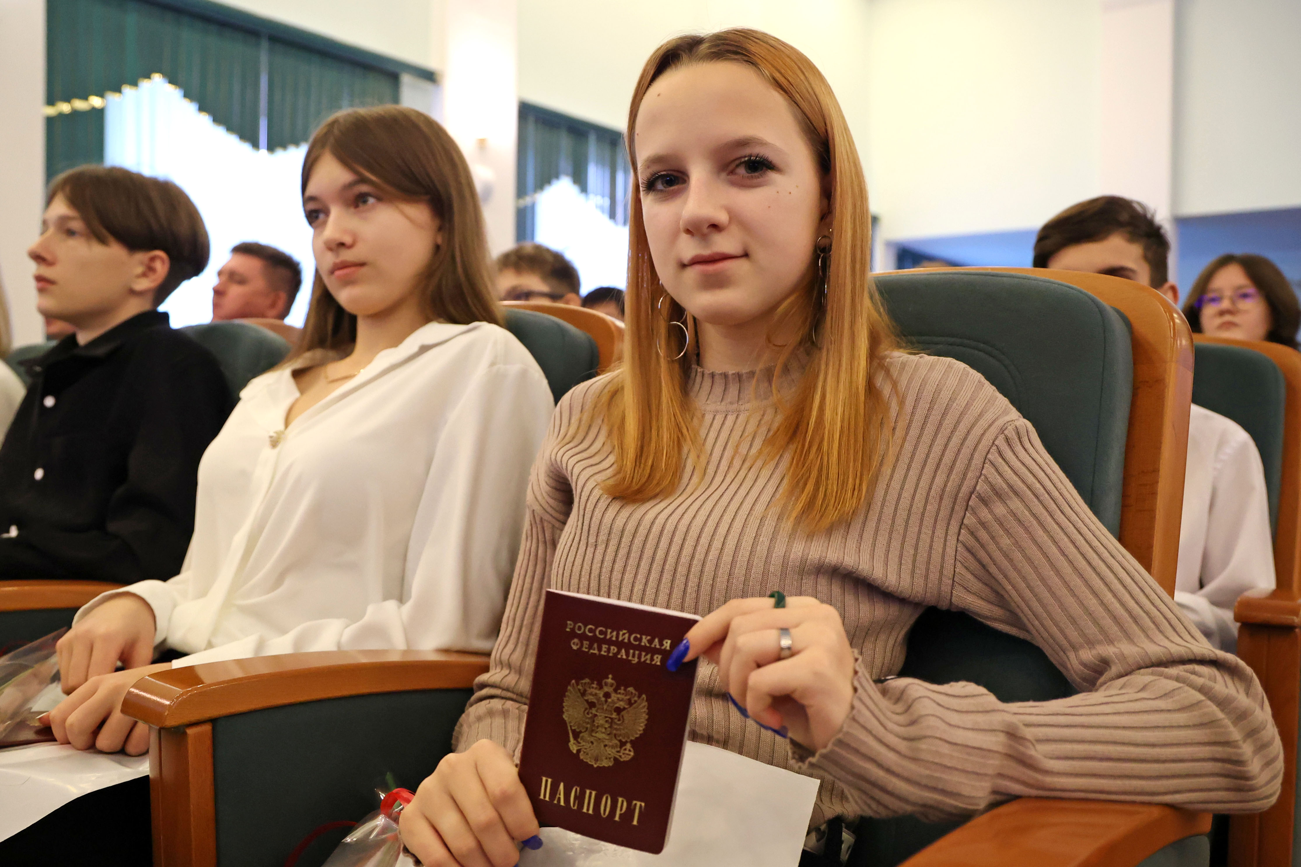 Юные ставропольцы получили паспорта в День Конституции