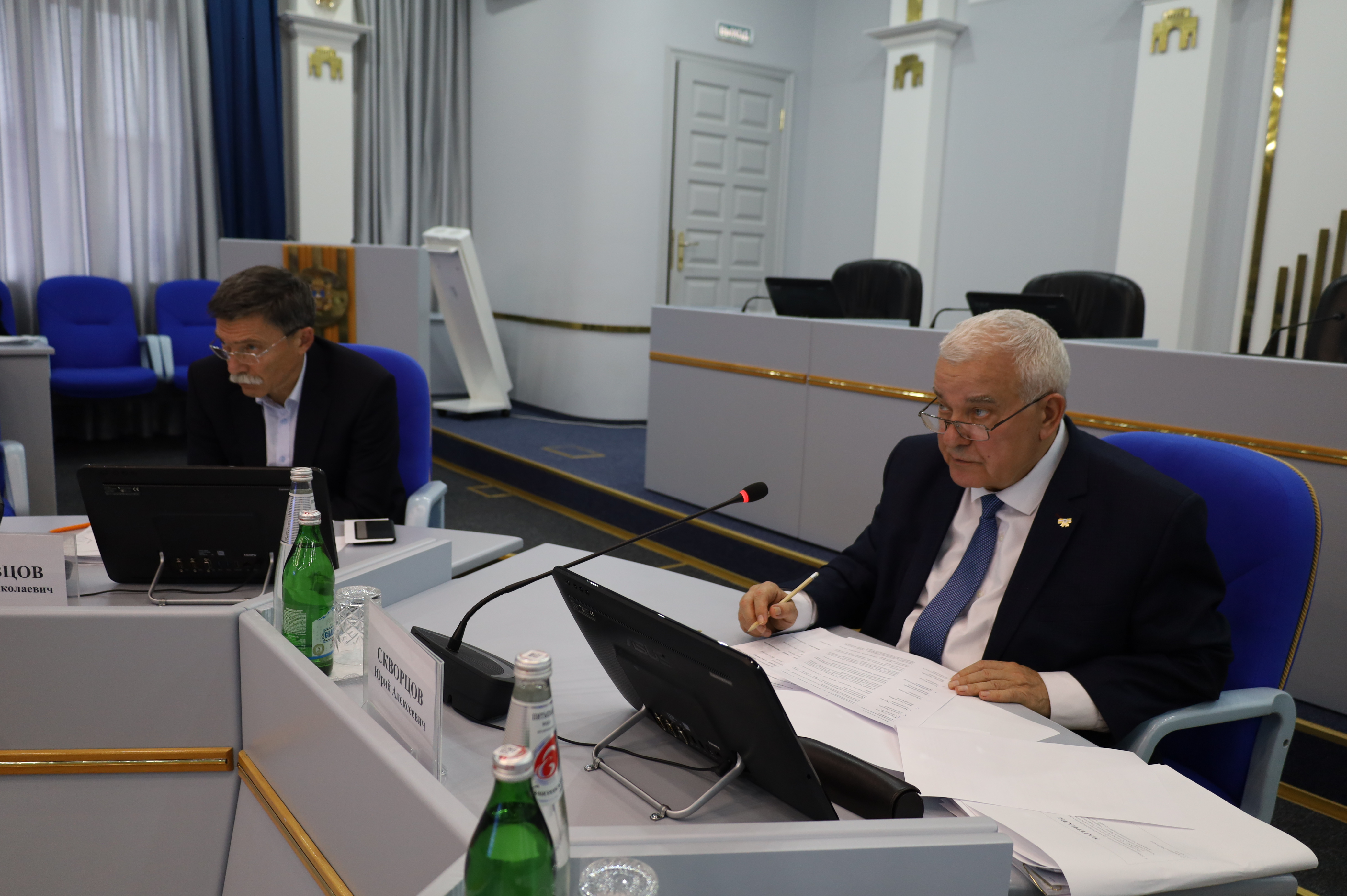 Депутаты работают над корректировками краевого закона о муниципальной службе
