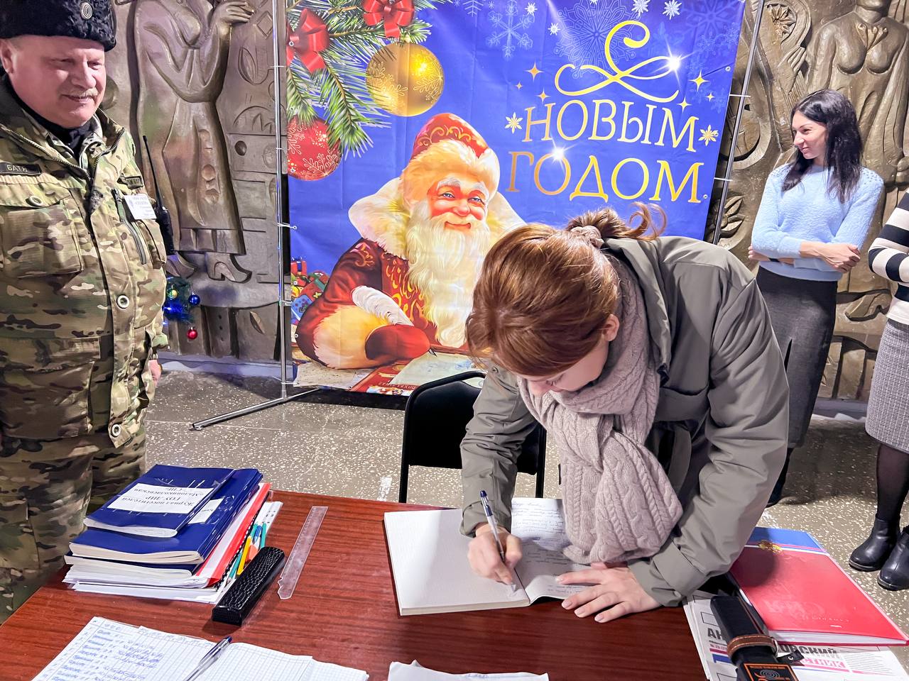 Депутаты Думы Ставропольского края привезли новогодние подарки для детей Антрацитовского района ЛНР