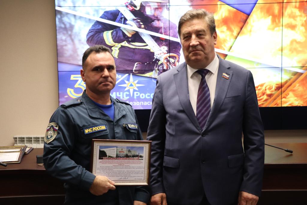 Виктор Гончаров поздравил спасателей Ставрополья с профессиональным праздником