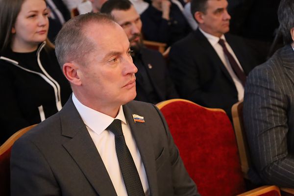 Краевые депутаты обсудили вопросы патриотического воспитания