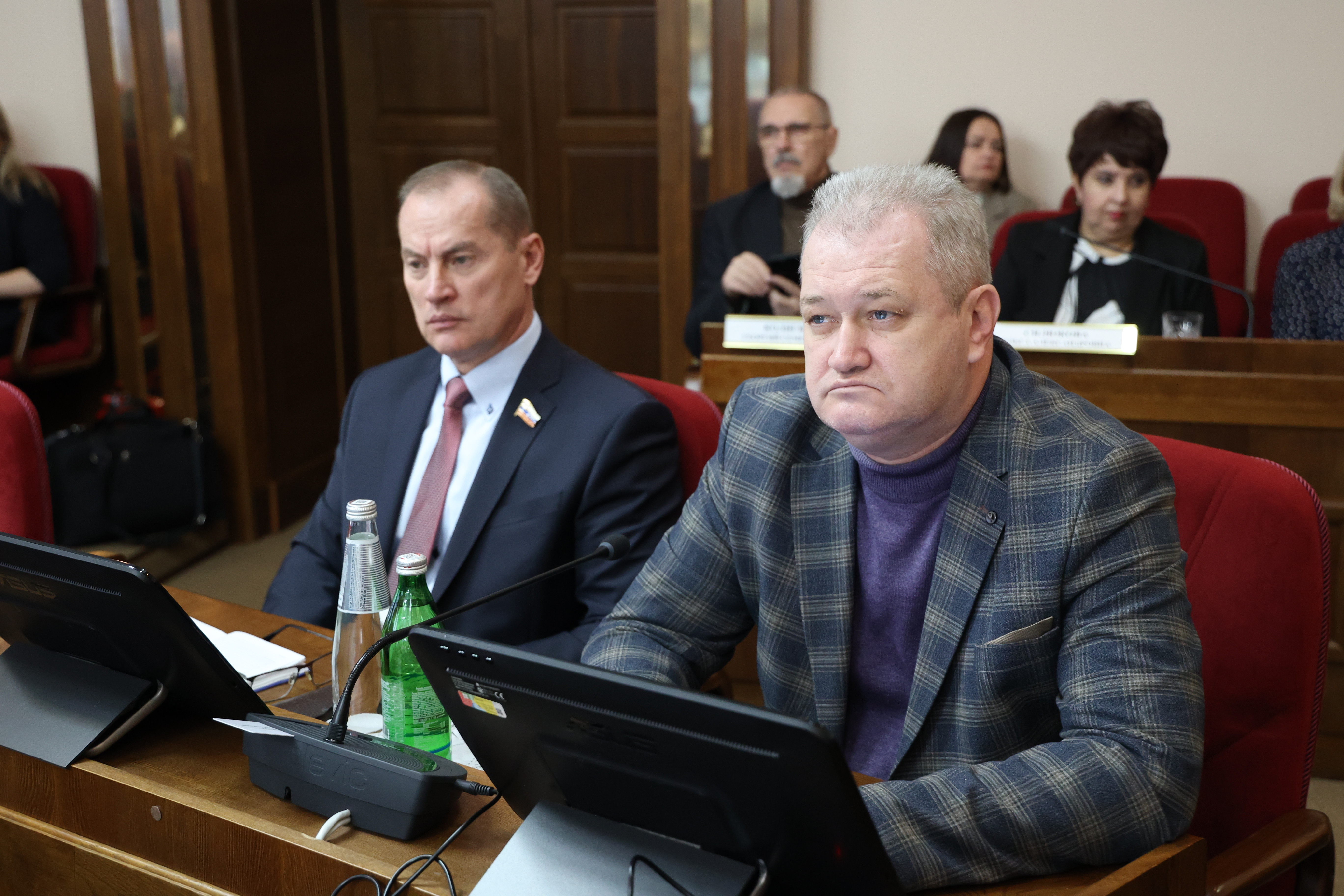 Депутаты продлили на 2024 год действие дополнительной ежемесячной выплаты для сотрудников войск Росгвардии