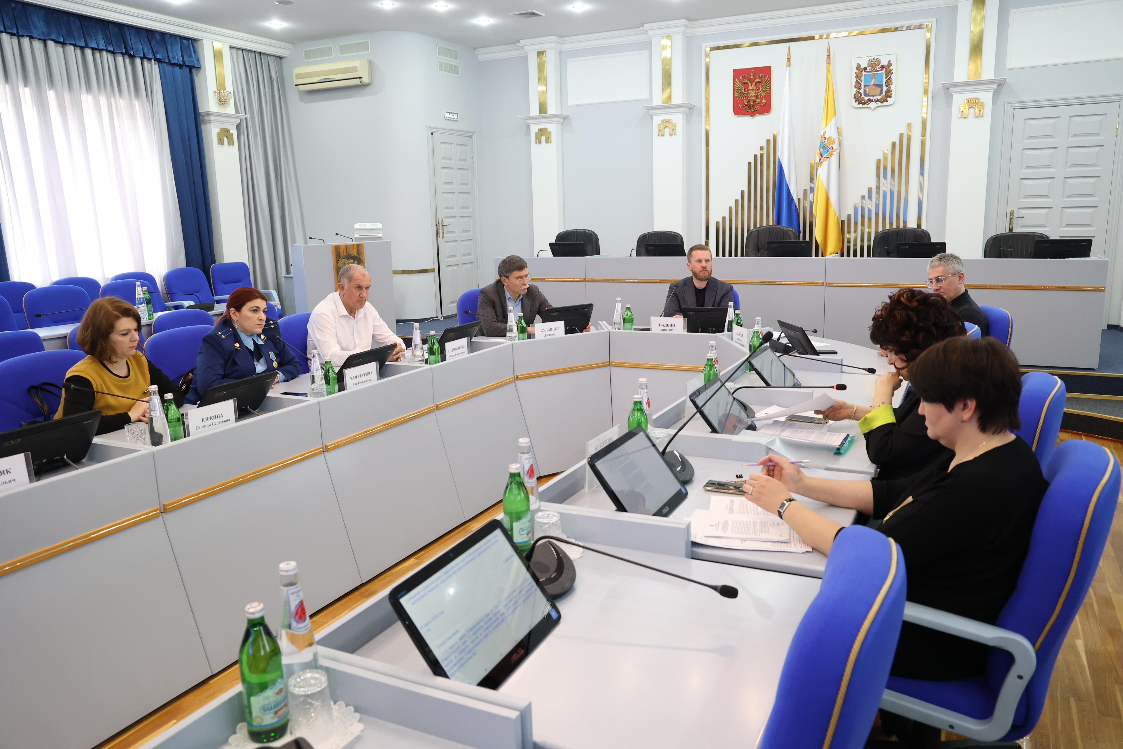 Краевые законодатели рассмотрели изменения в закон  в сфере опеки и попечительства