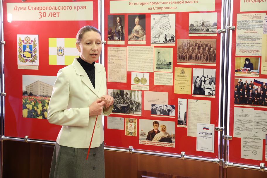 Николай Великдань открыл выставку, посвященную 30-летию Думы Ставропольского края