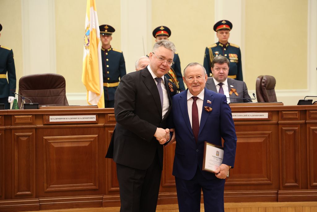 Краевые законодатели получили награды к 30-летию Думы Ставрополья