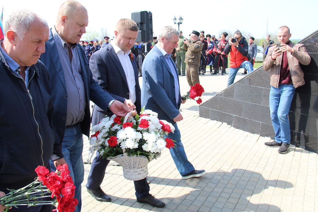 Краевые депутаты приняли участие в торжественном митинге, посвященном 250-летию Калалинского сражения
