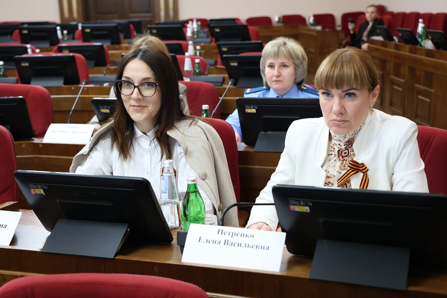 Краевые депутаты предложили развивать государственную аптечную сеть и запретить продажу сжиженного газа несовершеннолетним