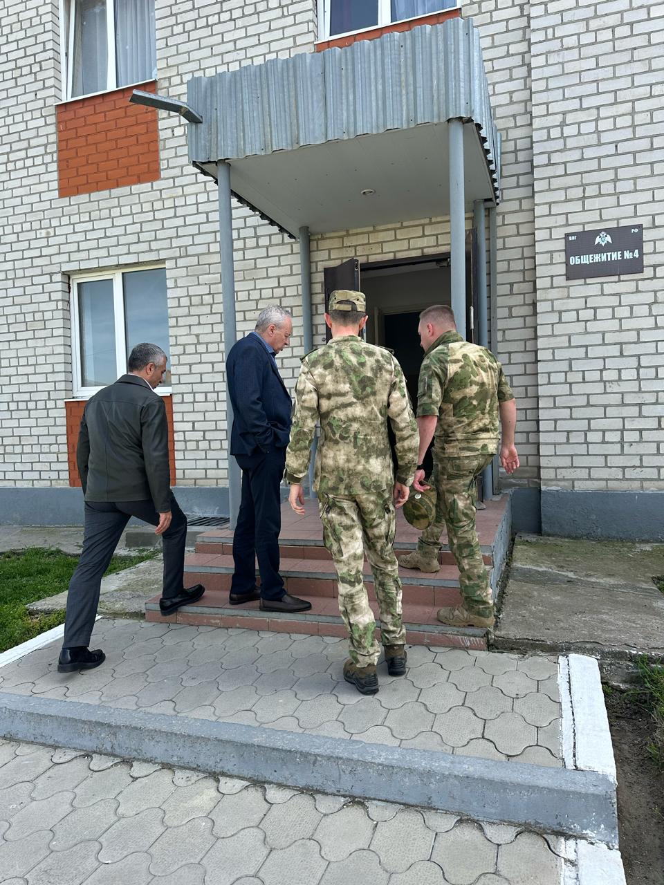 Краевые депутаты передали военнослужащим оборудование и строительные материалы
