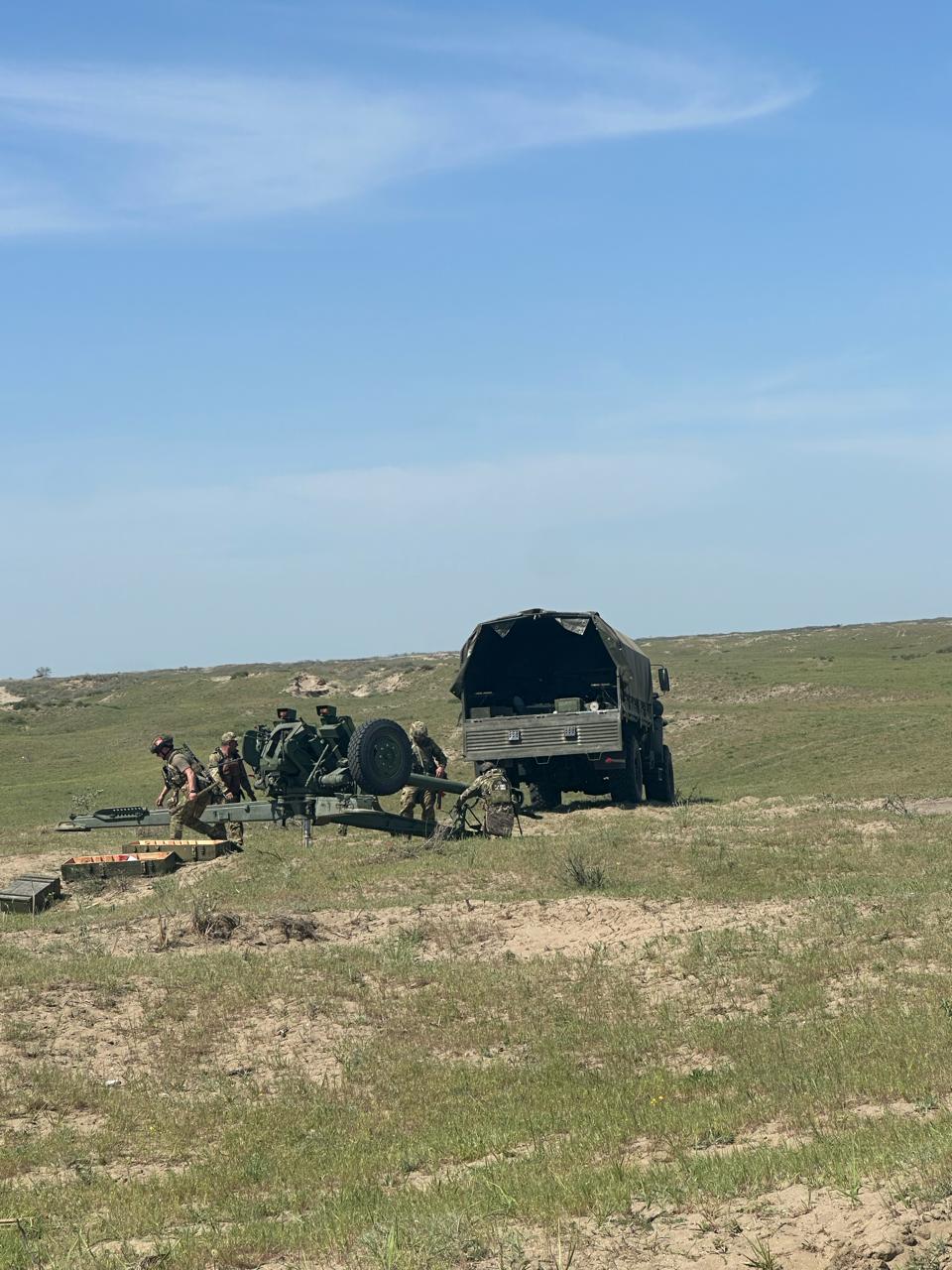Краевые депутаты передали военнослужащим оборудование и строительные материалы