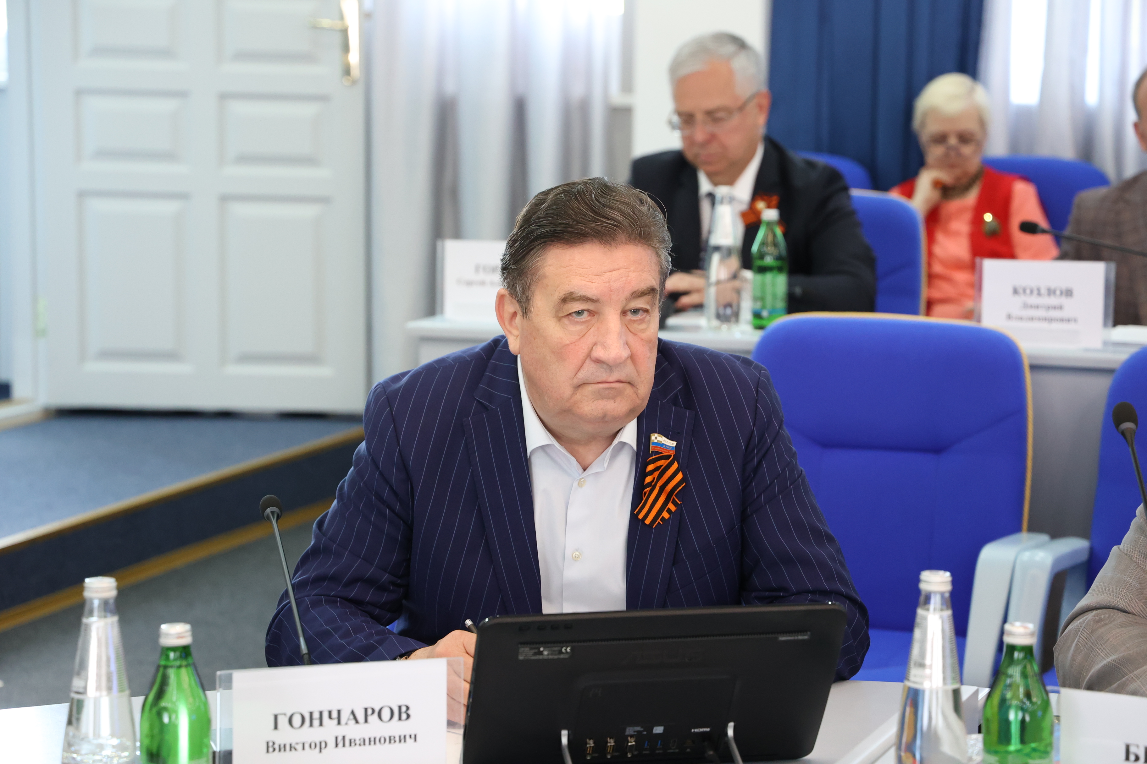 Проекты законов о дополнительной поддержке многодетных семей и детей-сирот рассматриваются в Думе Ставрополья
