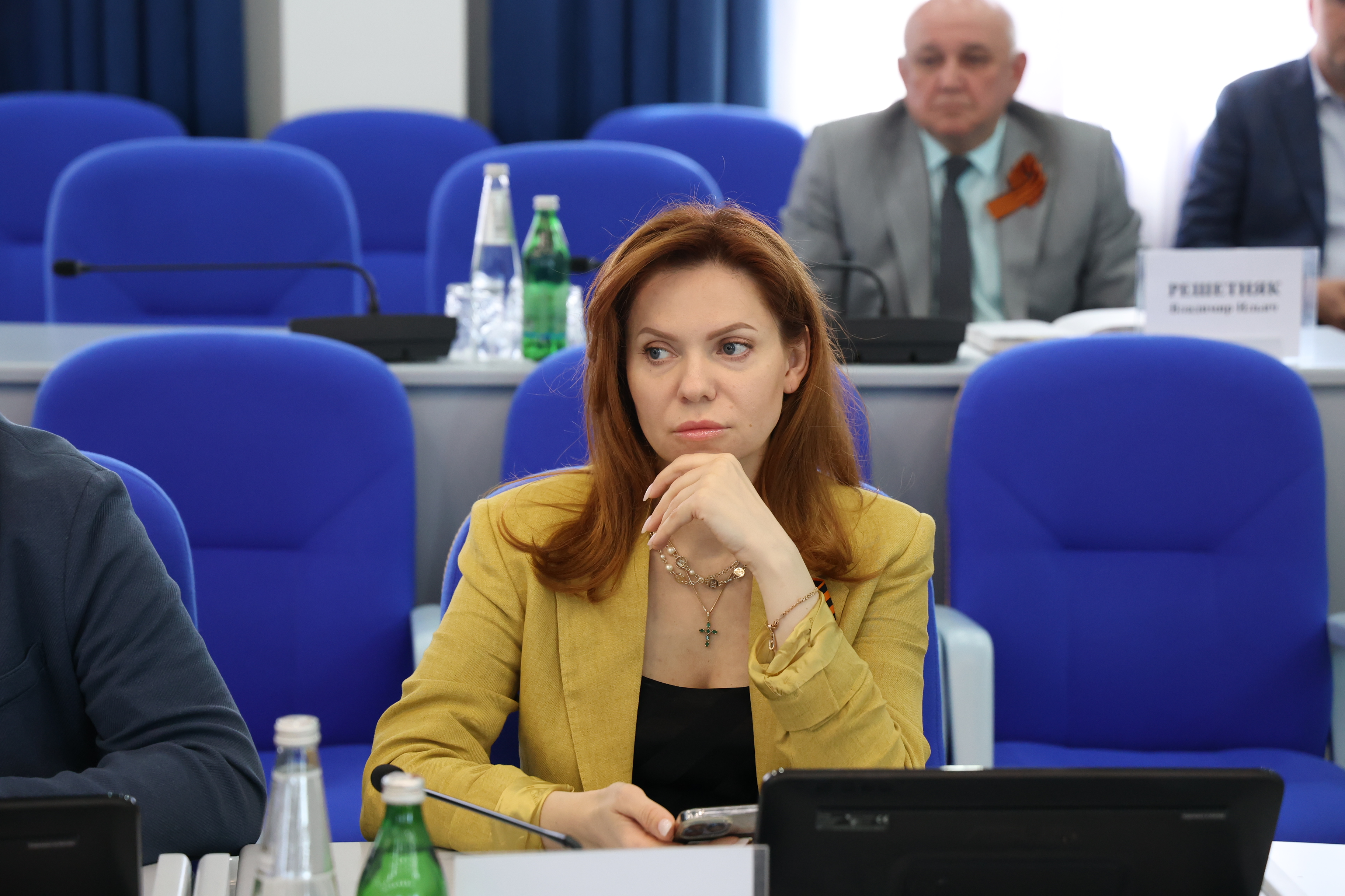 Проекты законов о дополнительной поддержке многодетных семей и детей-сирот рассматриваются в Думе Ставрополья