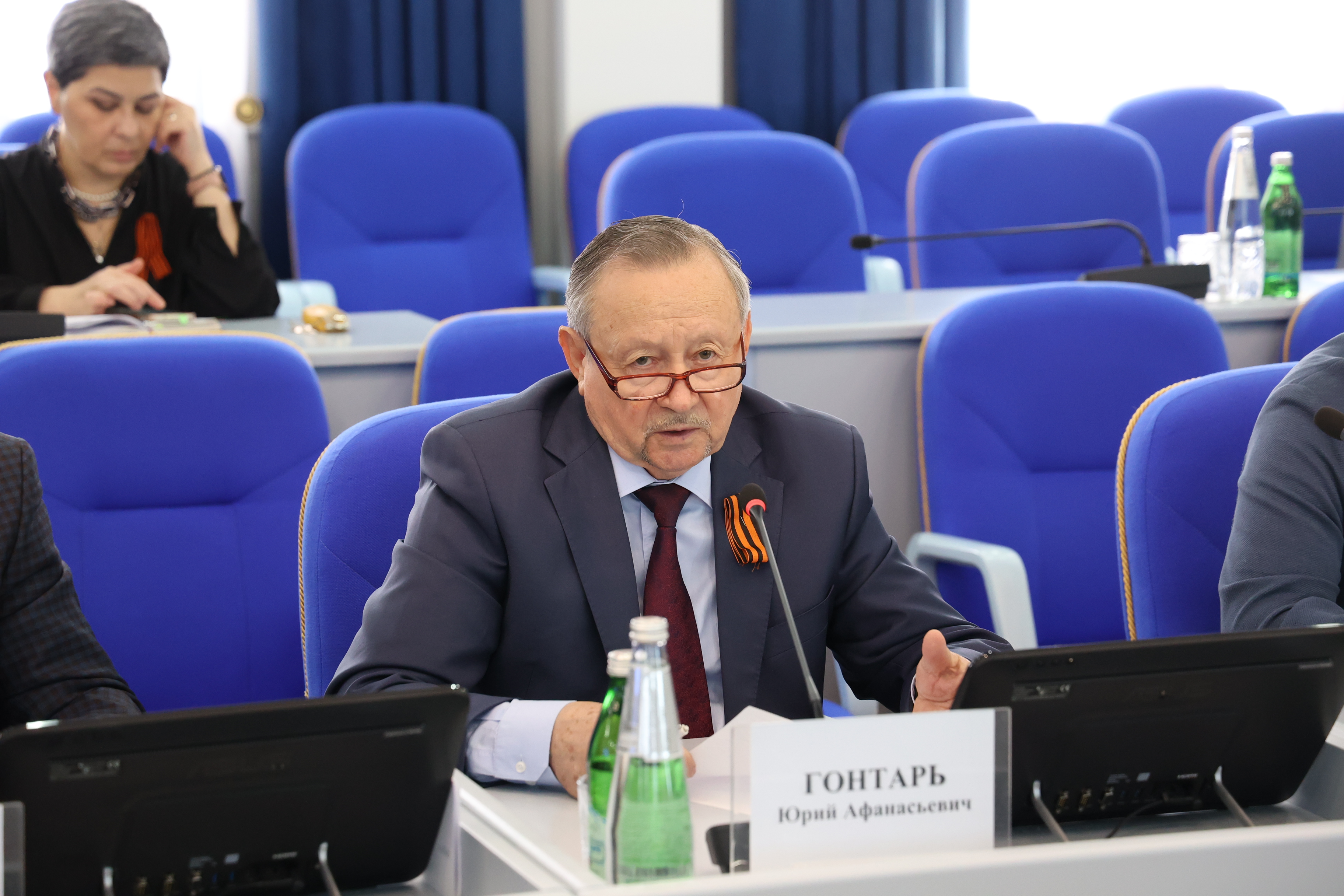 Проекты законов о дополнительной поддержке многодетных семей и детей-сирот рассматриваются в Думе Ставрополья