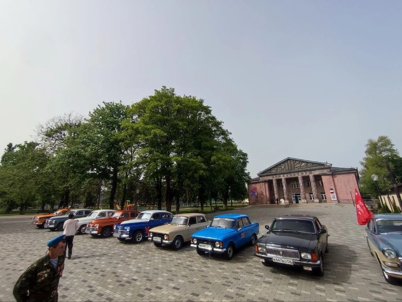 На Ставрополье проходят автопробег ретромашин «Эх, путь-дорожка фронтовая» и акция «Знамя Победы»