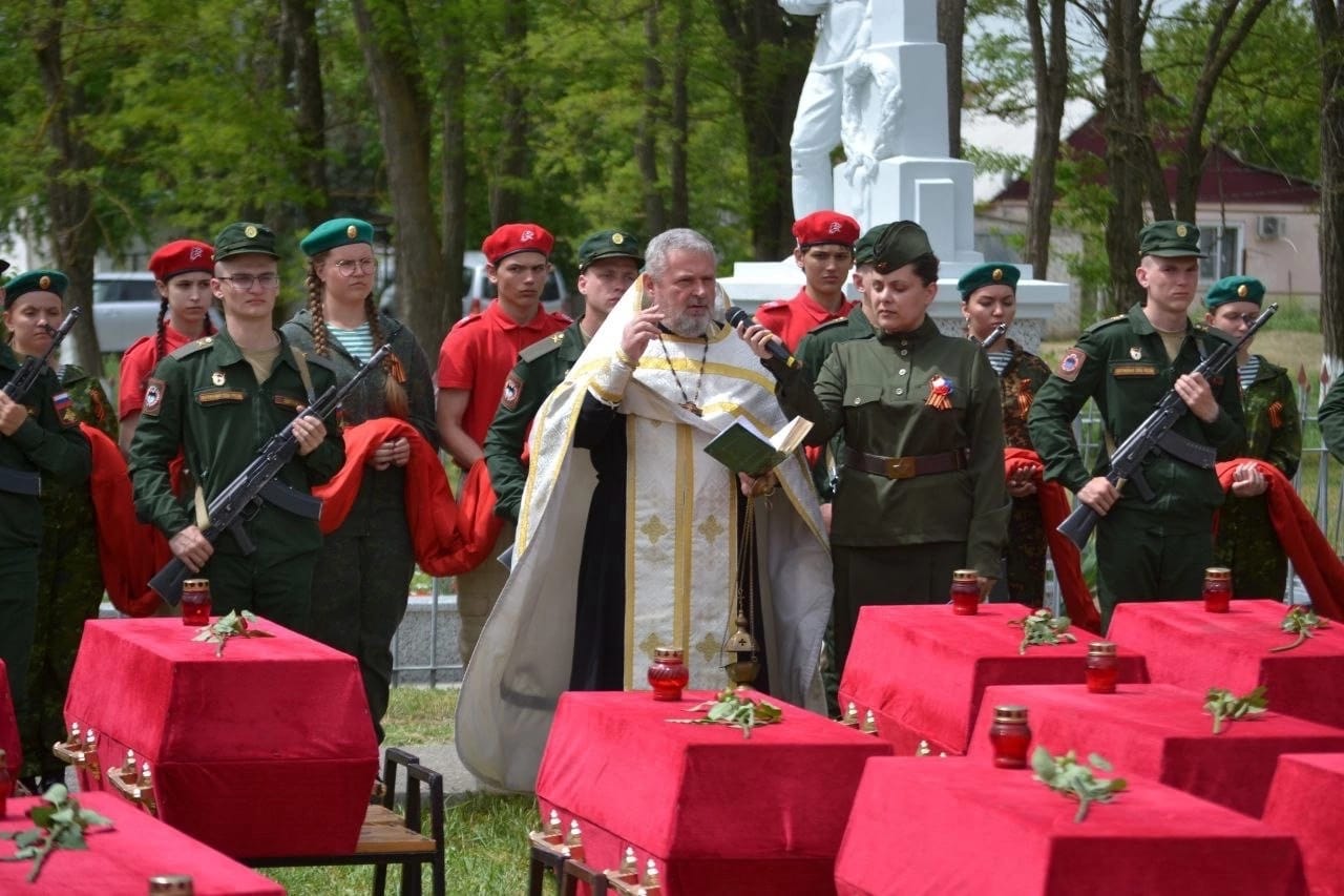 На Ставрополье проходят автопробег ретромашин «Эх, путь-дорожка фронтовая» и акция «Знамя Победы»