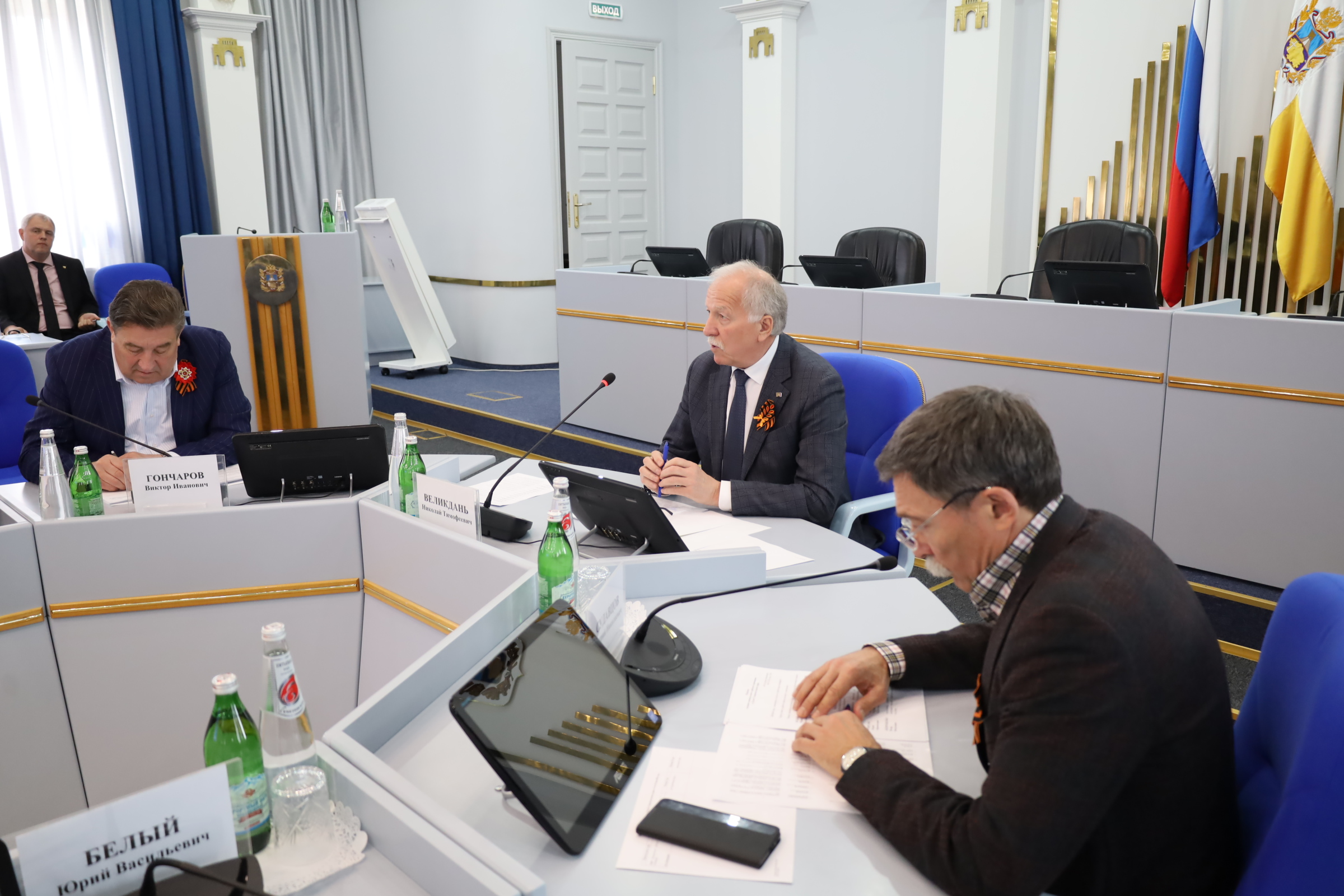 Николай Великдань поручил разобраться с проблемой оплаты товаров и услуг переводом на карту продавца