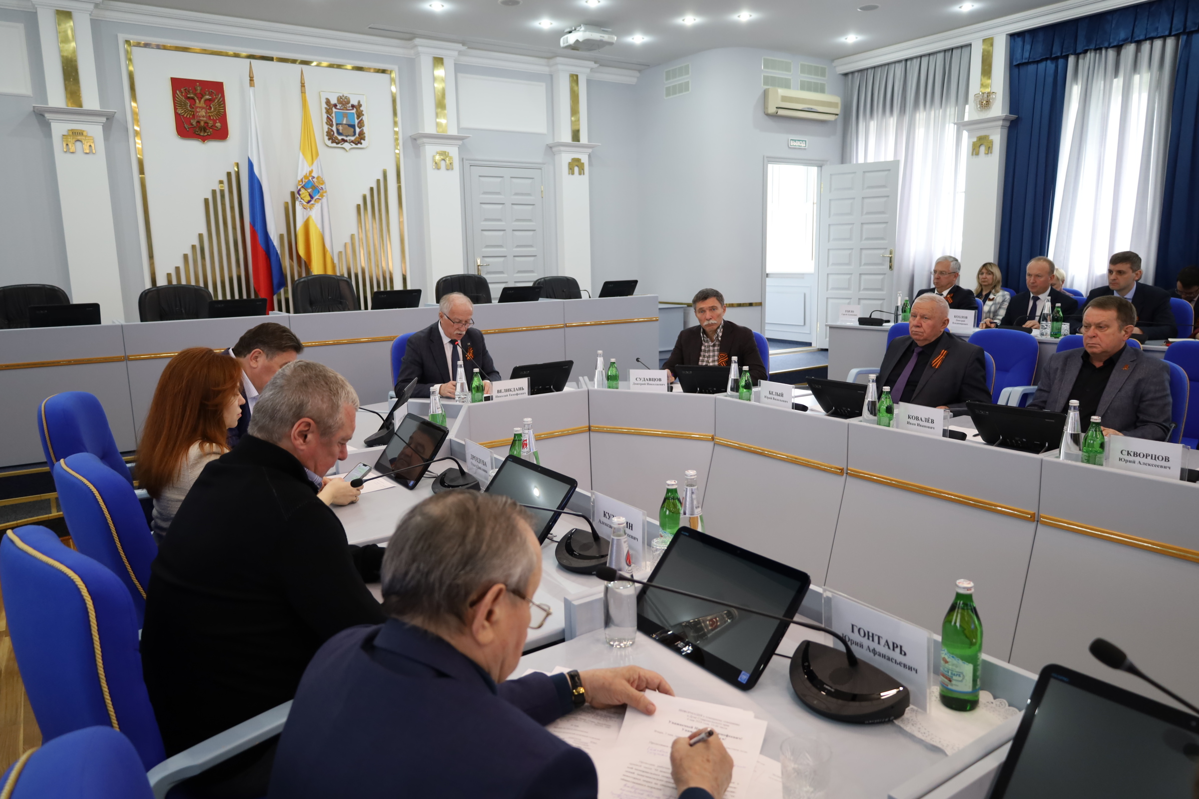 Николай Великдань поручил разобраться с проблемой оплаты товаров и услуг переводом на карту продавца
